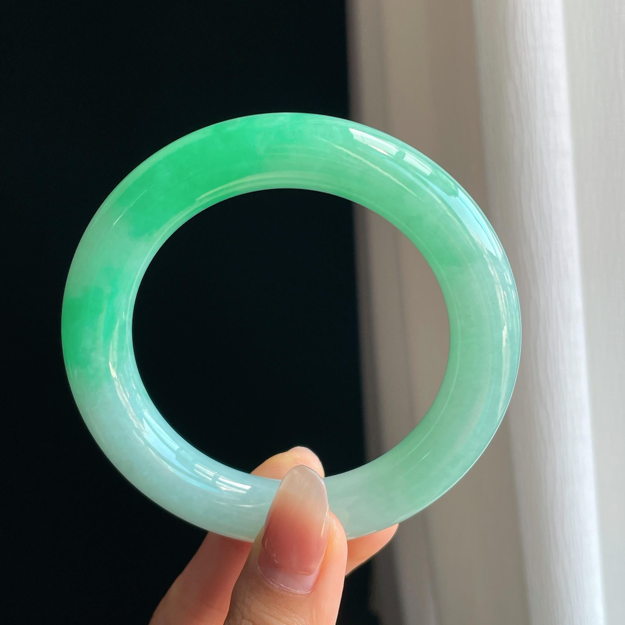 糯冰果绿翡翠圆条手镯（56.5mm）（yc329476）