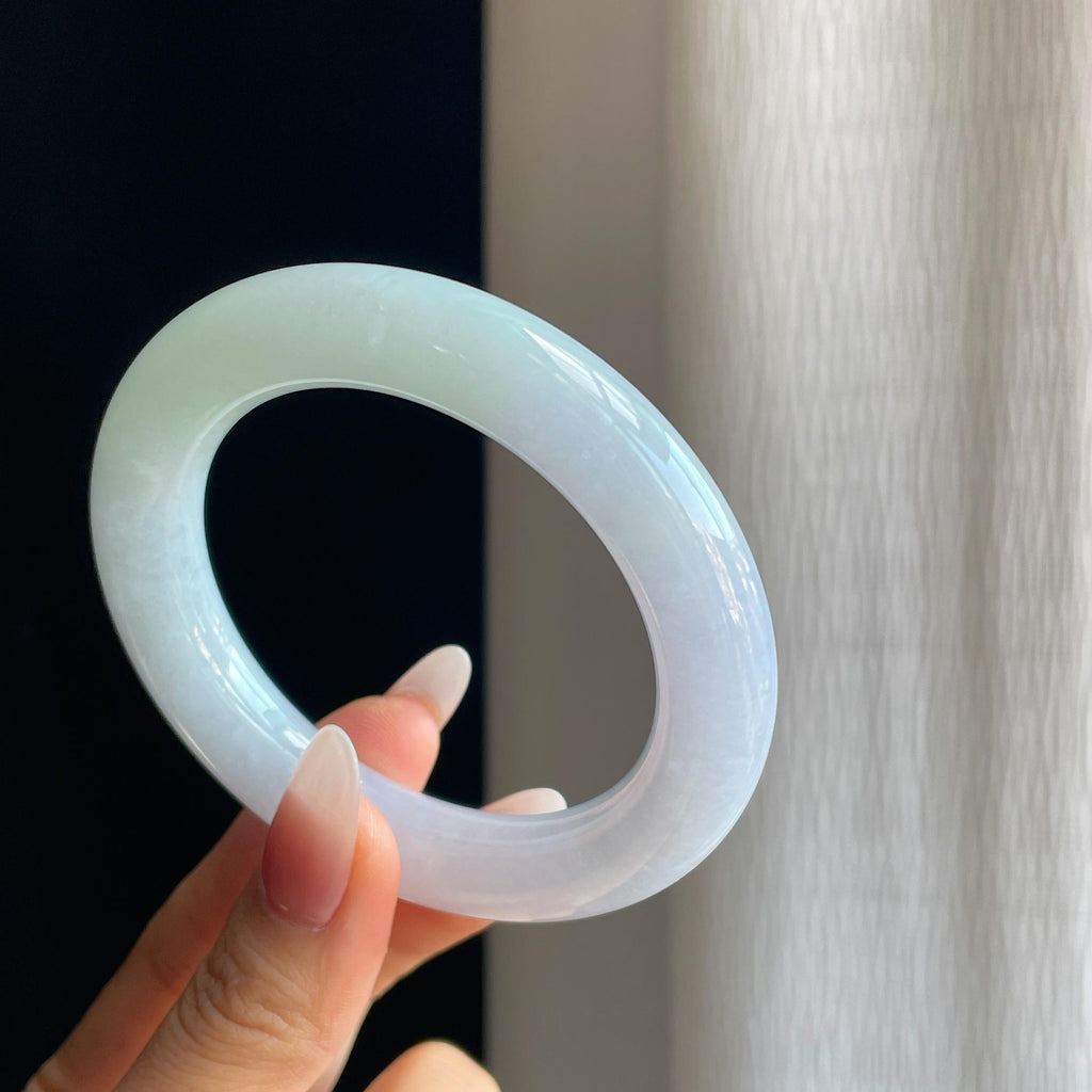 冰种淡春彩翡翠圆条手镯（55.5mm）（yc295019）