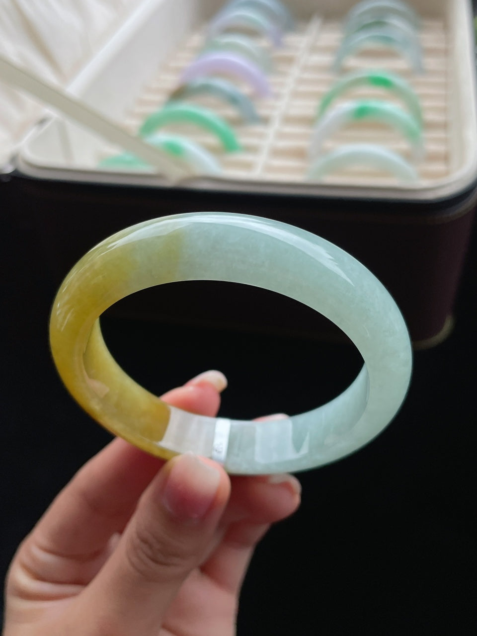 糯冰飘黄正圈翡翠手镯（58mm）
