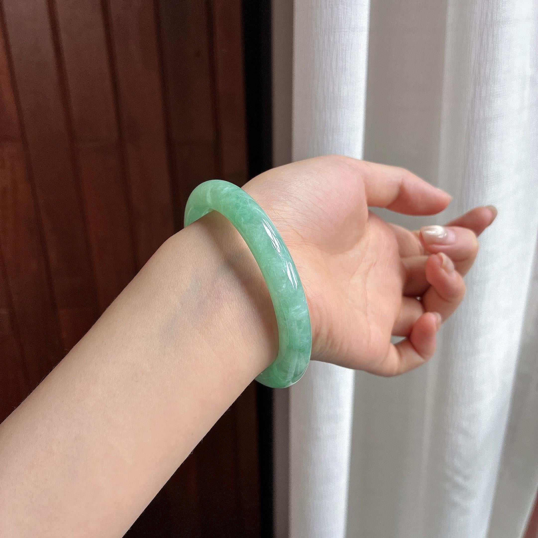 细糯种果绿圆条手镯 54圈 天然缅甸A货翡翠（yc482386）