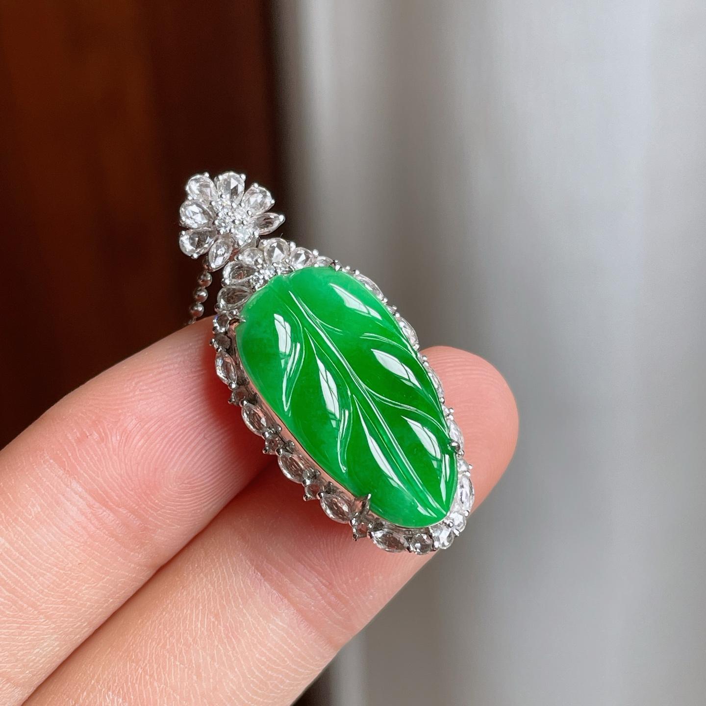 18k金镶糯冰满绿翡翠叶子（yc250567）