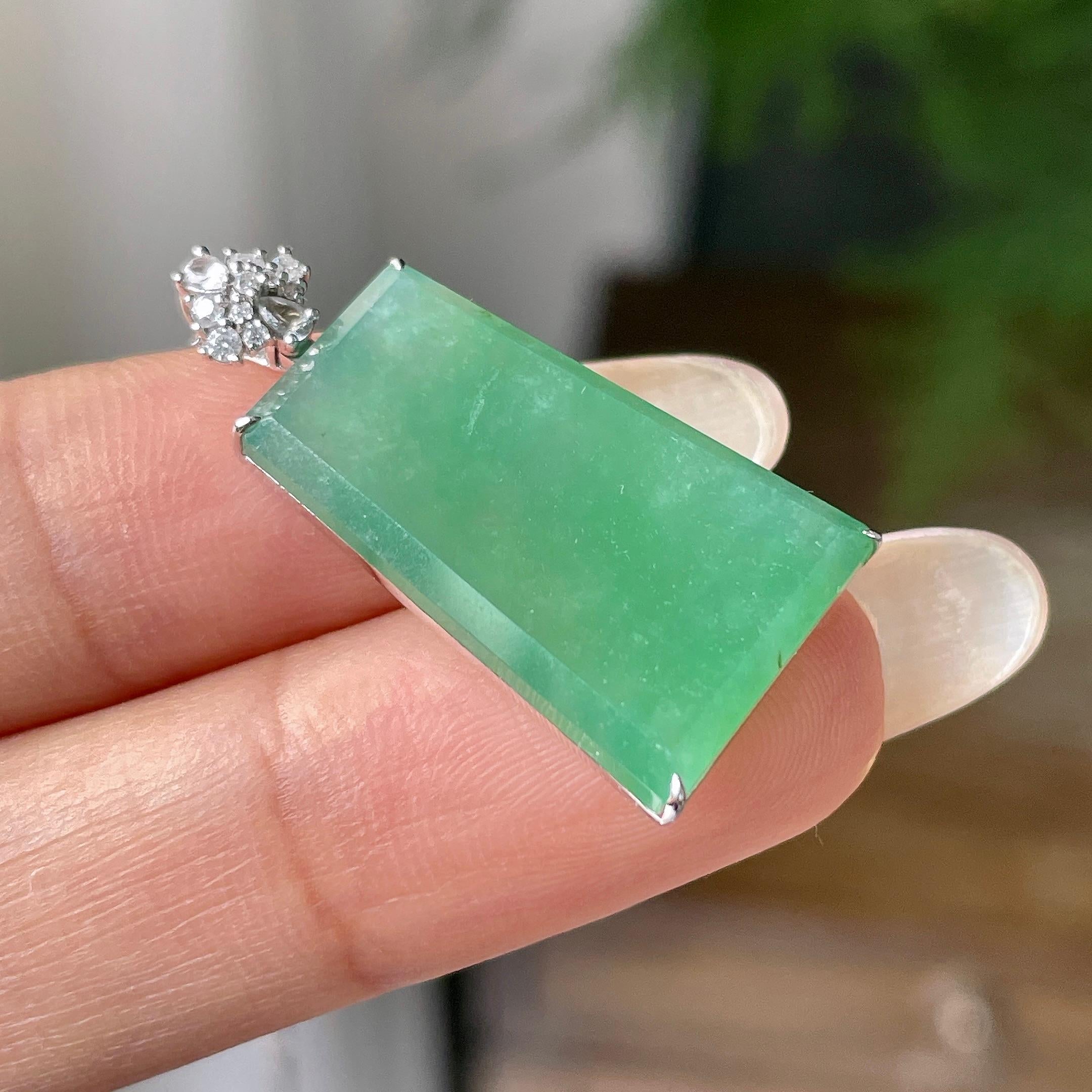 18k金钻镶糯冰种湖水绿无事牌项链    天然缅甸A货翡翠（yc355294）