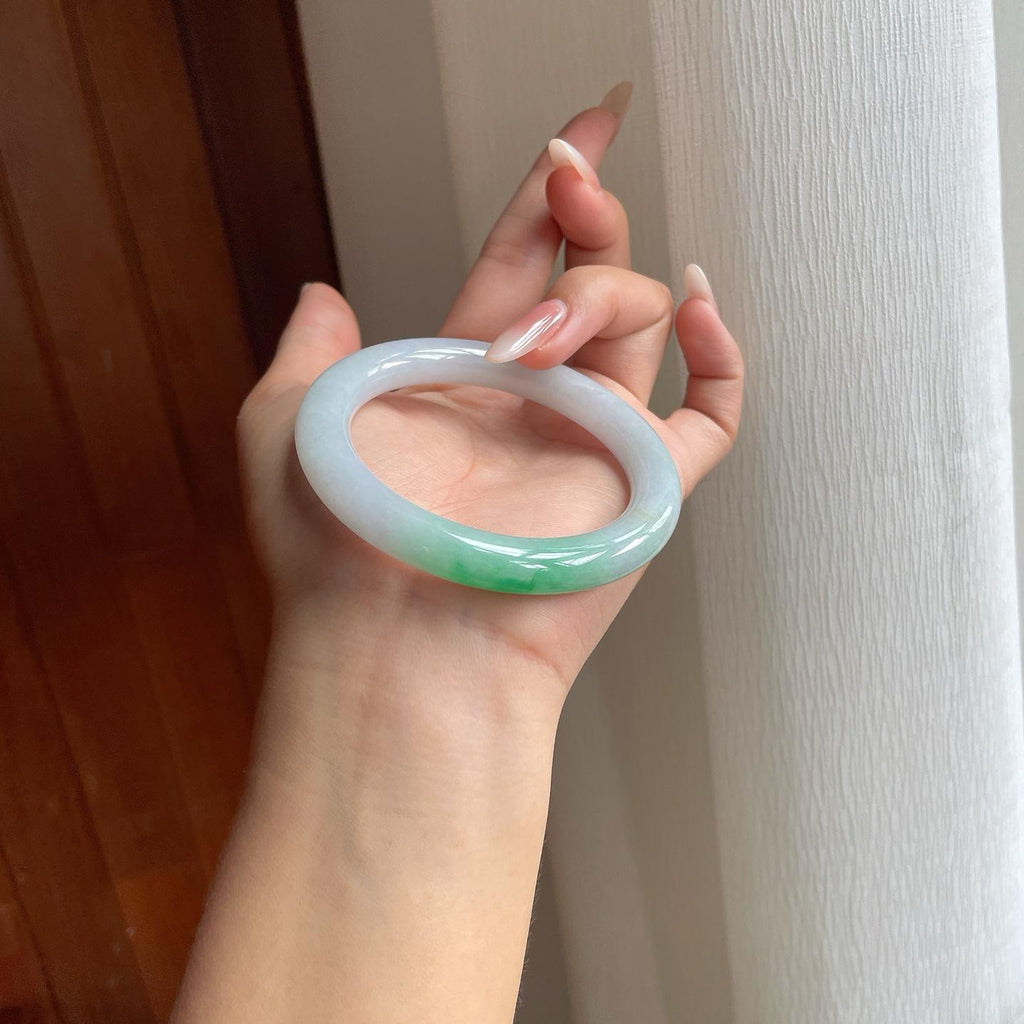 糯冰白底青翡翠圆条手镯（55.7mm）（yc263536）