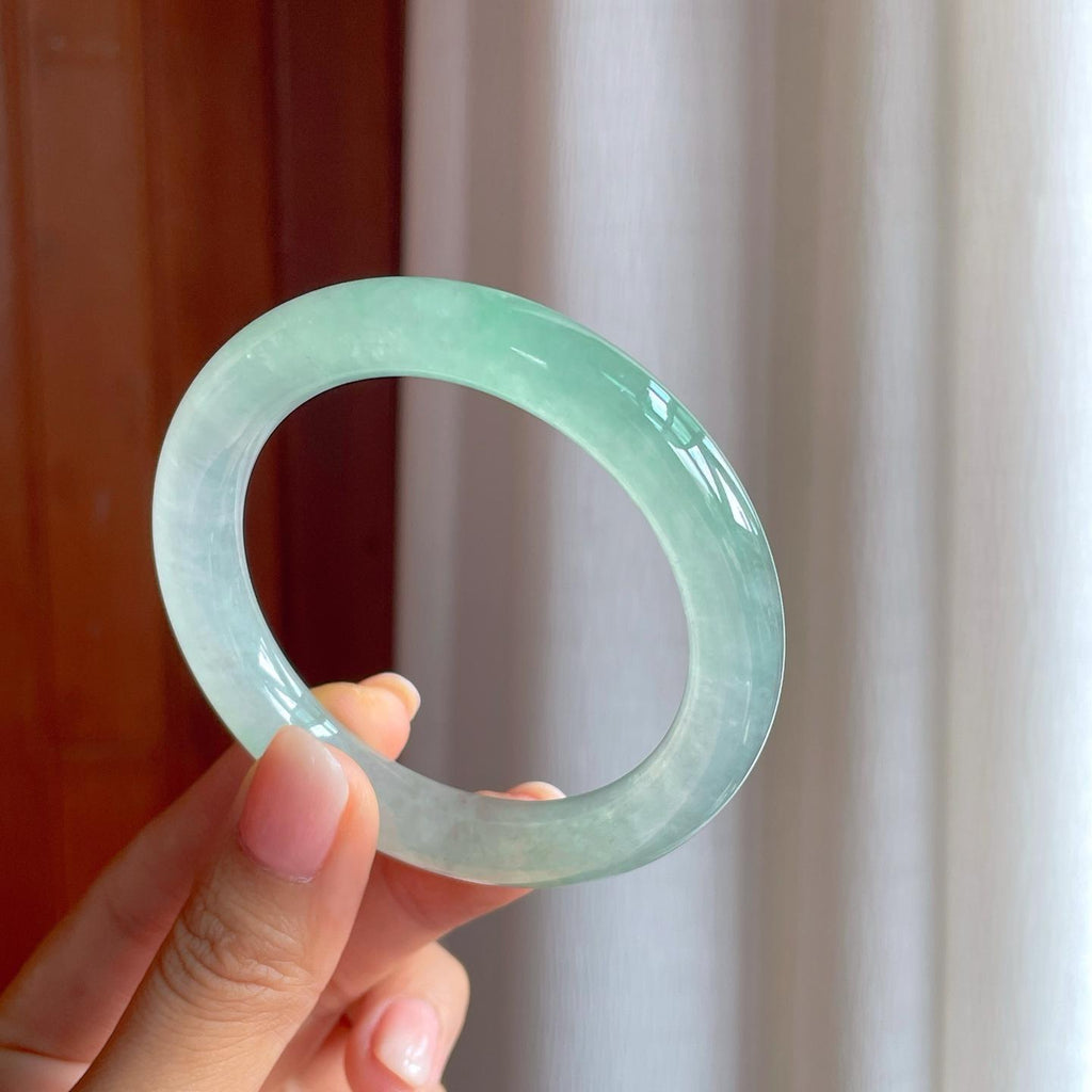 冰种带晴绿底翡翠圆条手镯（54.3mm)（yc381232）
