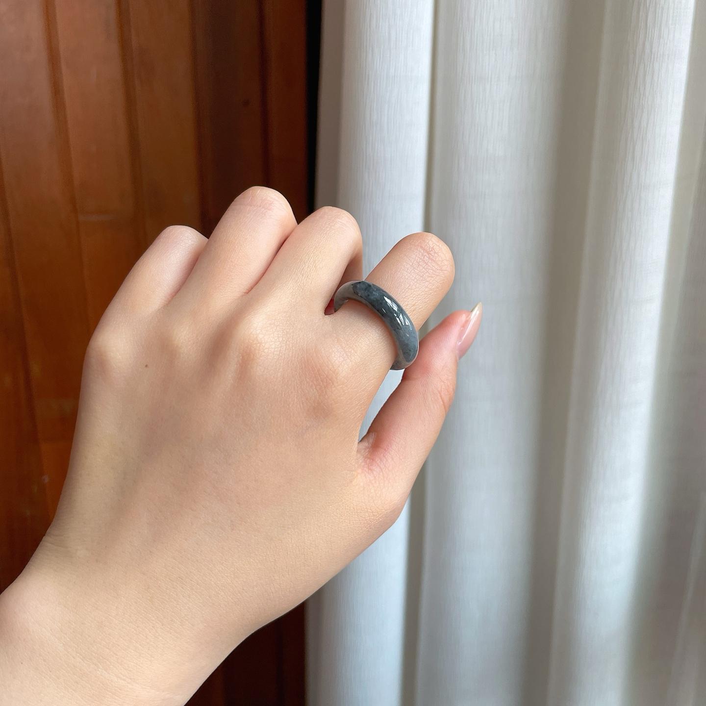 糯冰乌鸡翡翠戒圈（yc374803）