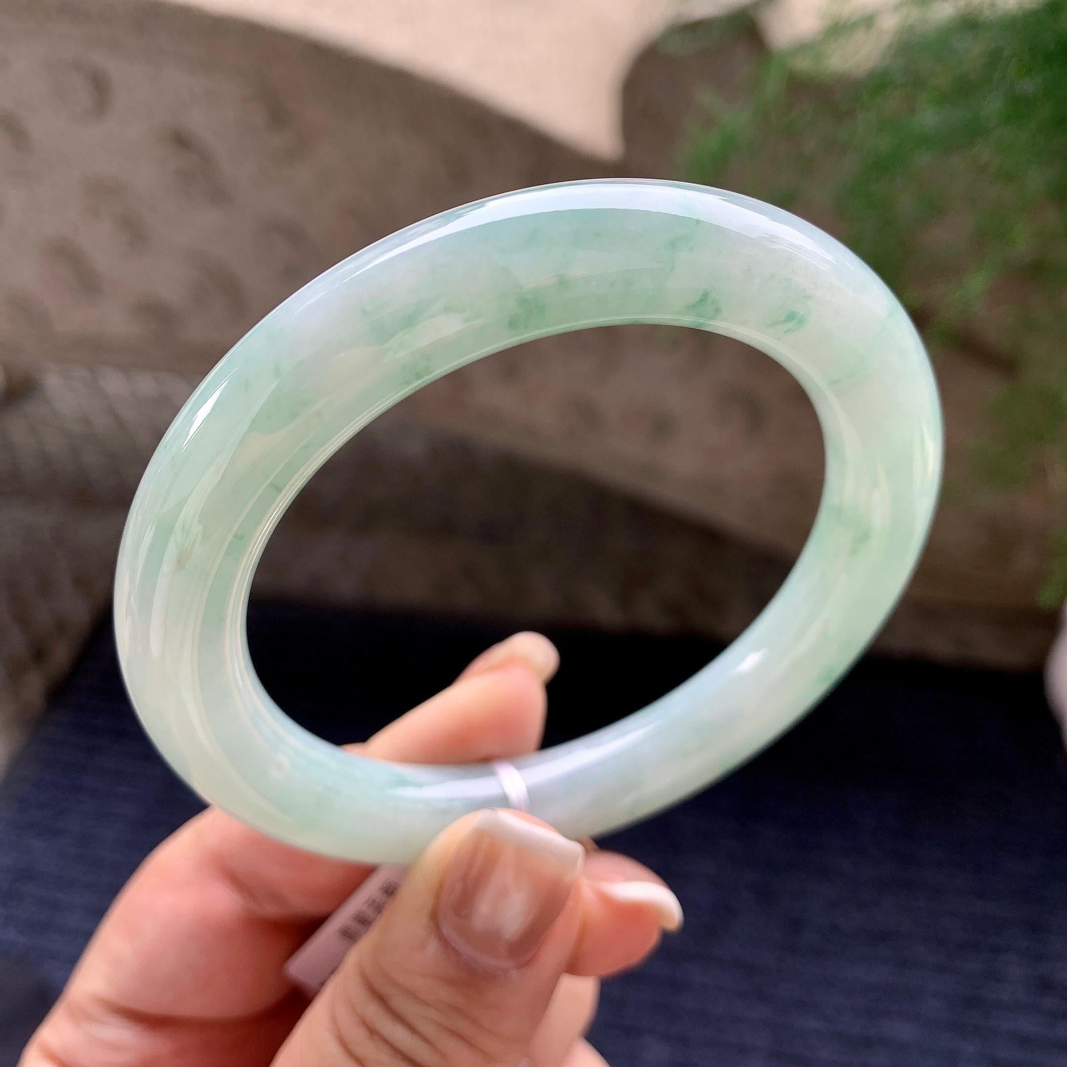 细糯种飘绿花圆条手镯 57.7圈口 天然缅甸A货翡翠（yc376073）