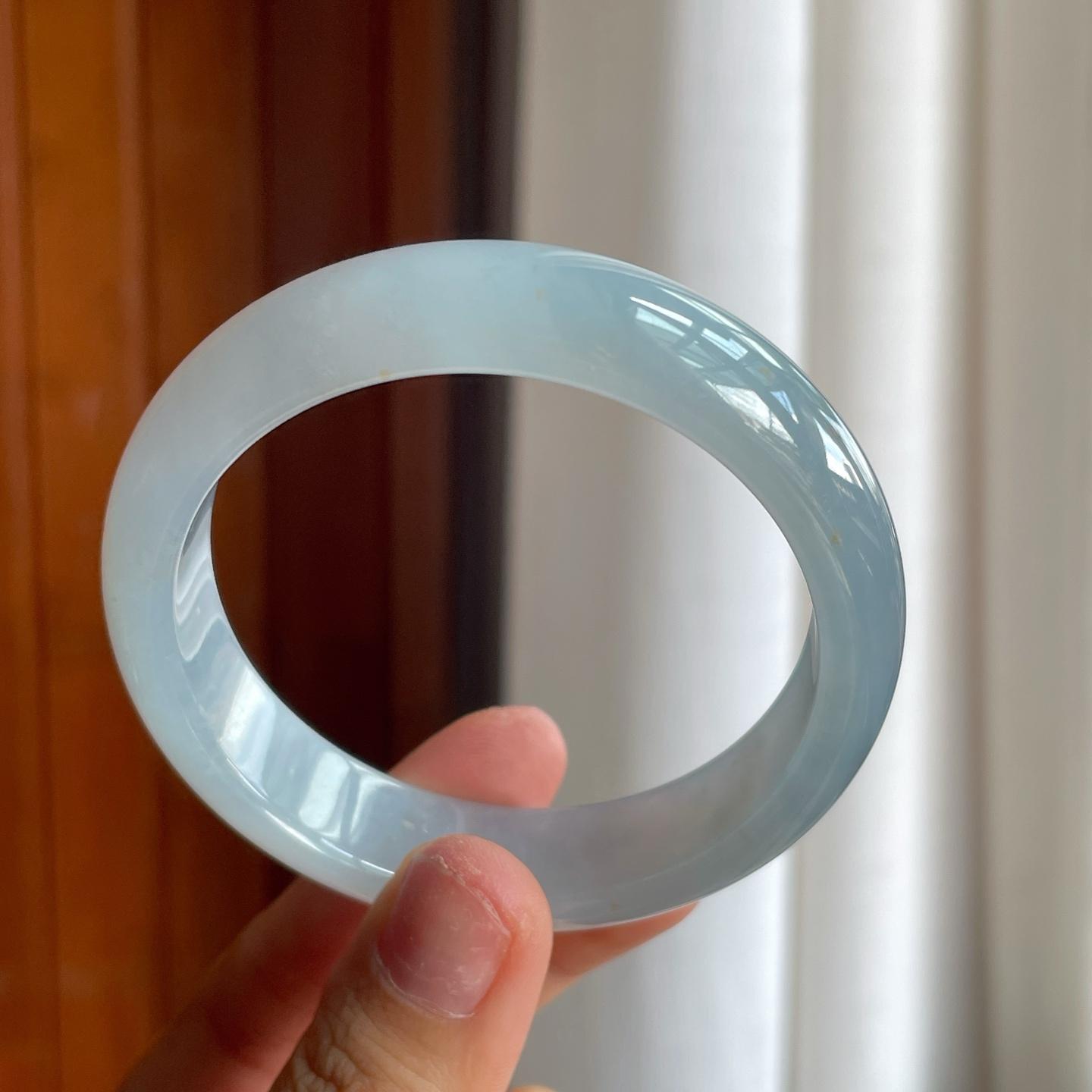 冰种带黄翡翡翠平安镯（55.5mm）（yc221947）
