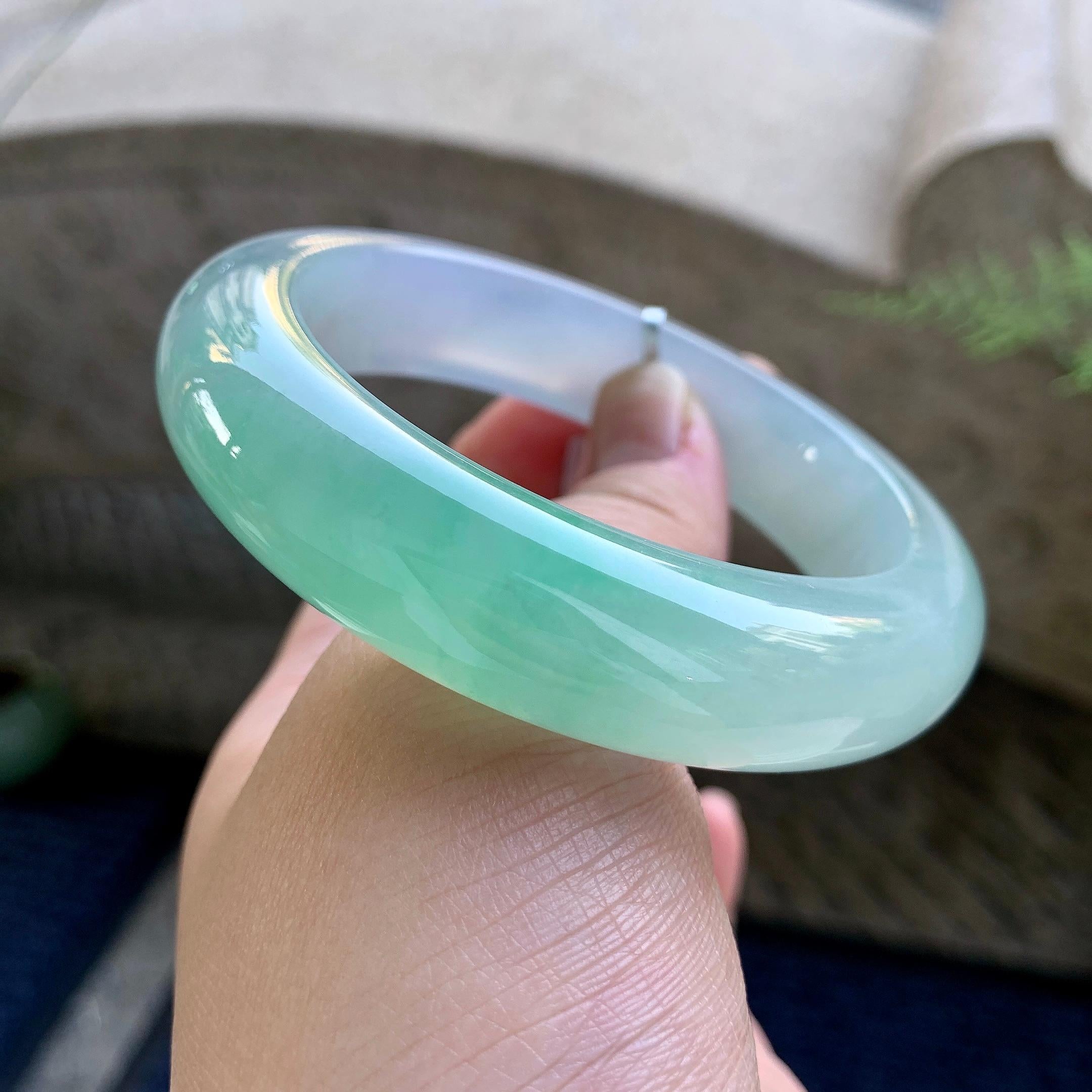 糯冰种飘绿宽版轮胎手镯（58.7mm）（yc243455）