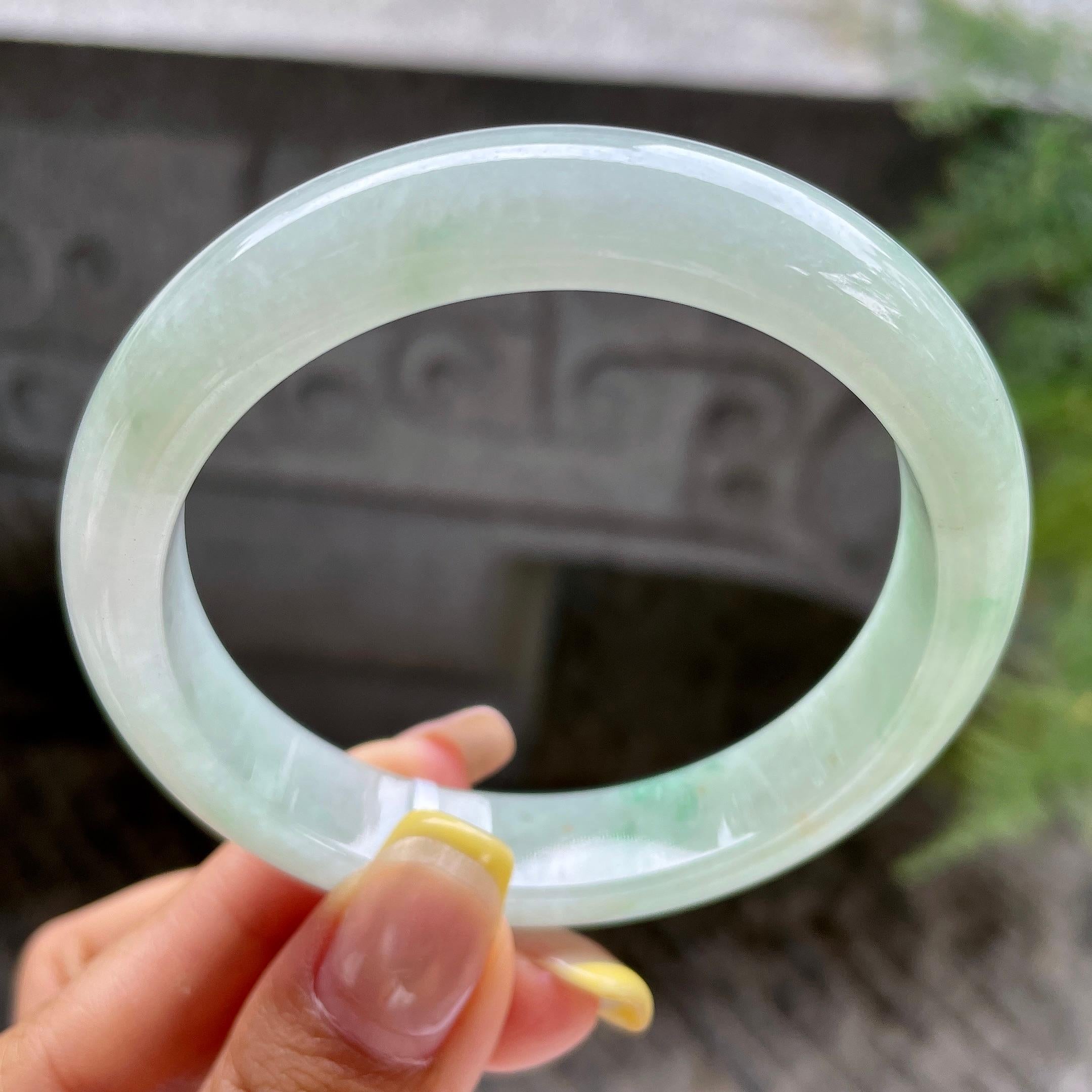 细糯种晴底正确平安镯57.3圈         天然缅甸A货翡翠（yc389236）
