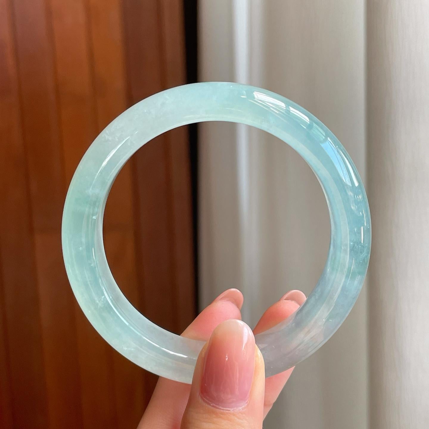 冰玻种蓝晴底翡翠平安镯（54.5mm）（yc335303）