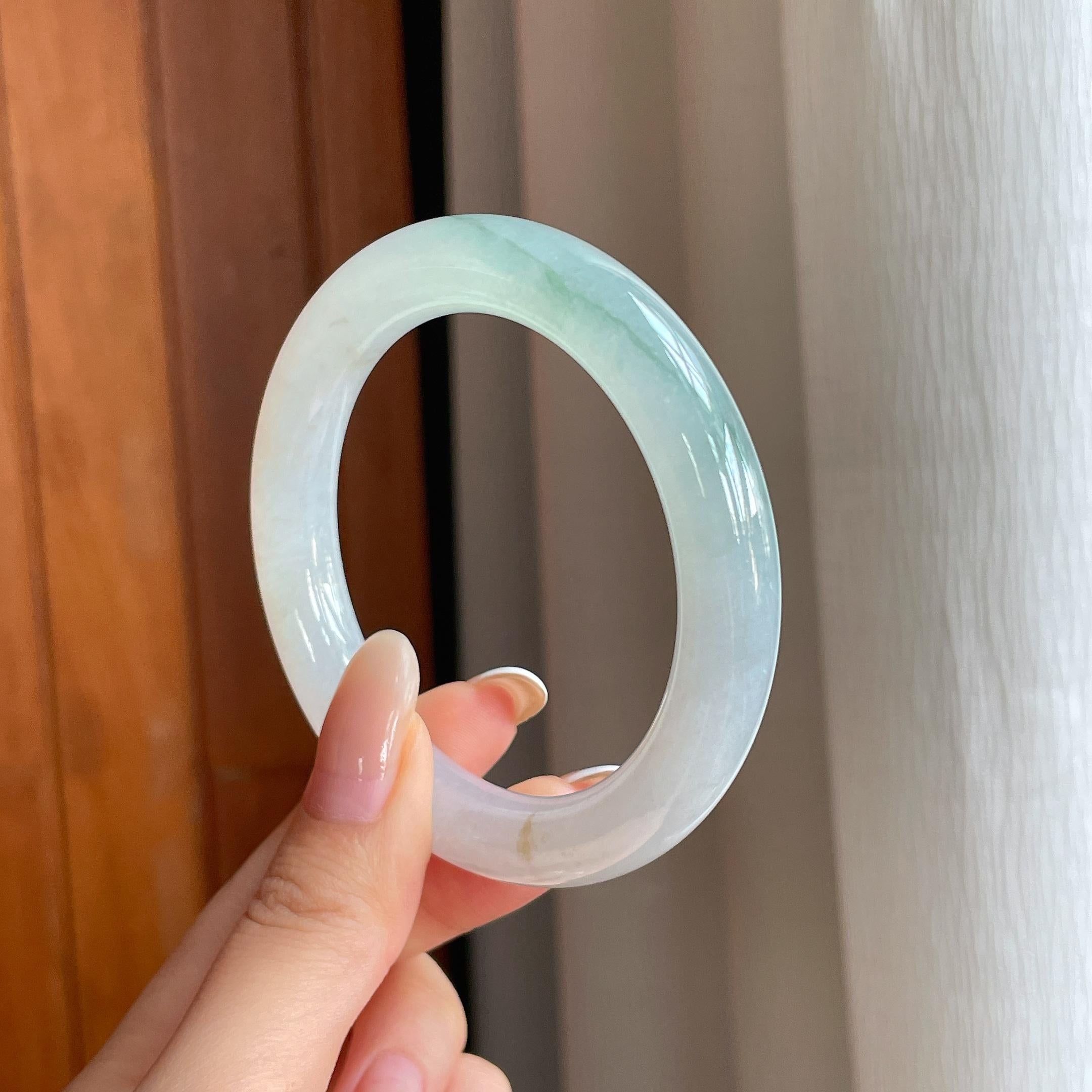 冰种淡底色翡翠圆条手镯（54.2mm)（yc412125）