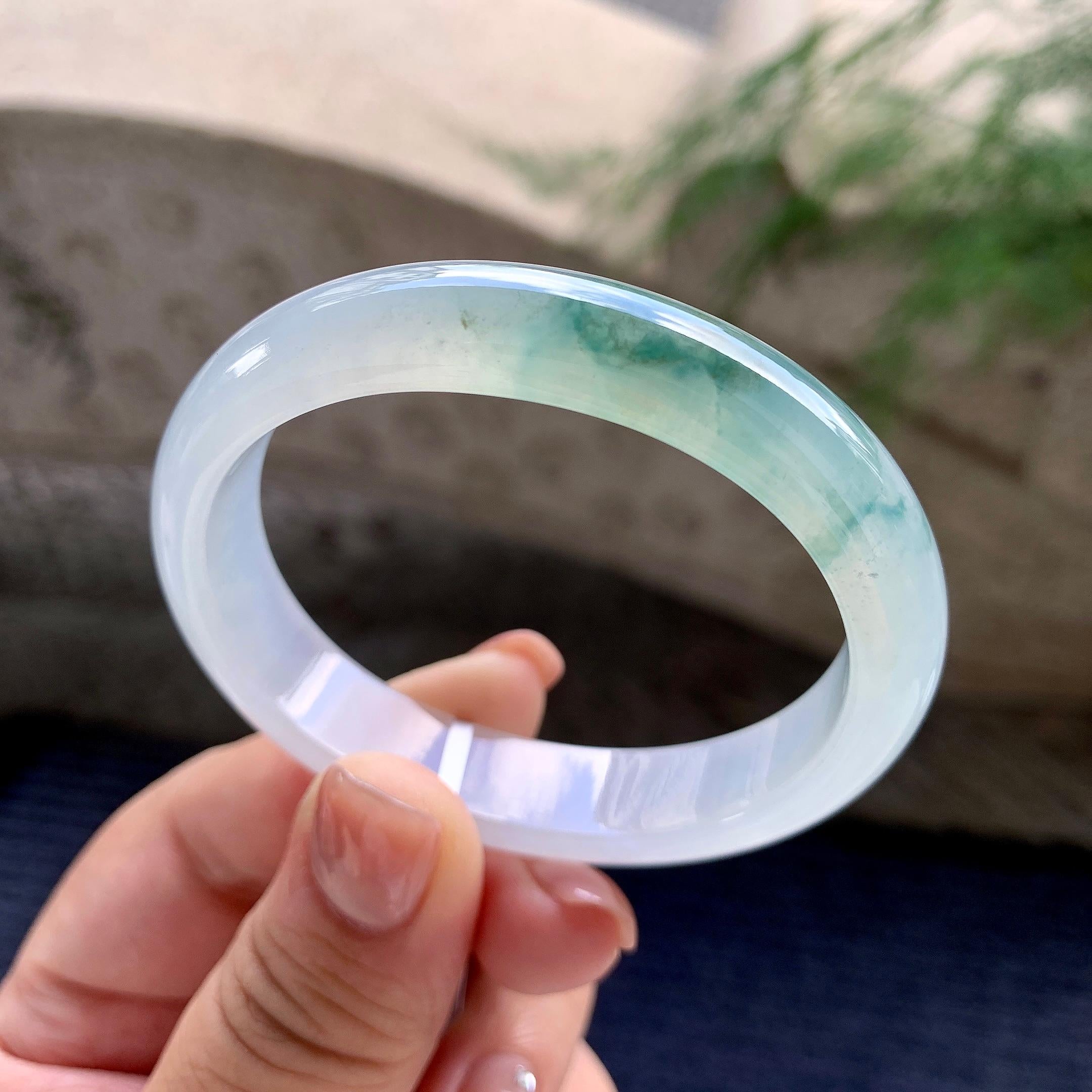 糯冰种飘蓝花贵妃手镯 53.8圈口 天然缅甸A货翡翠（yc483943）