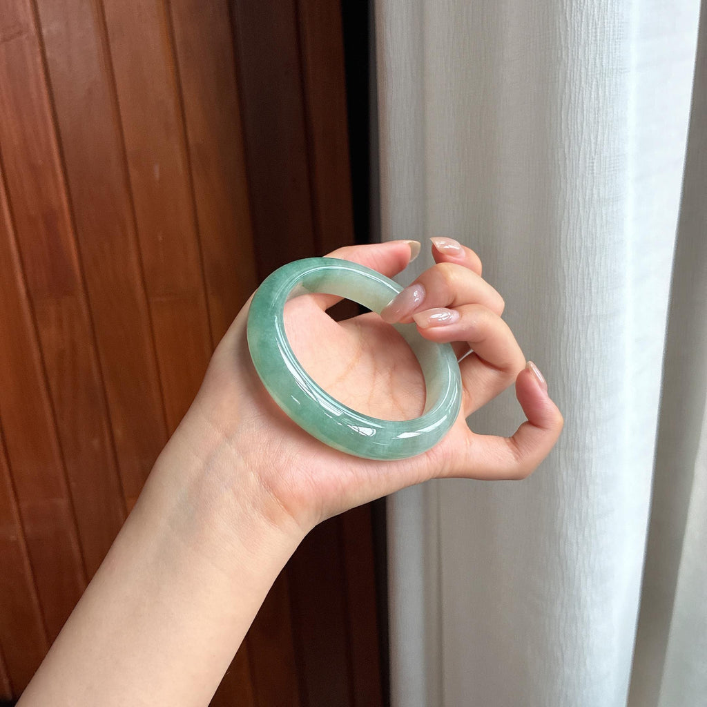 Vòng tay bình an chính khuyên miệng rộng, loại hạt mịn bán sơn bán thủy, size 58, Ngọc phỉ thúy tự nhiên loại A Myanmar (yc450833)