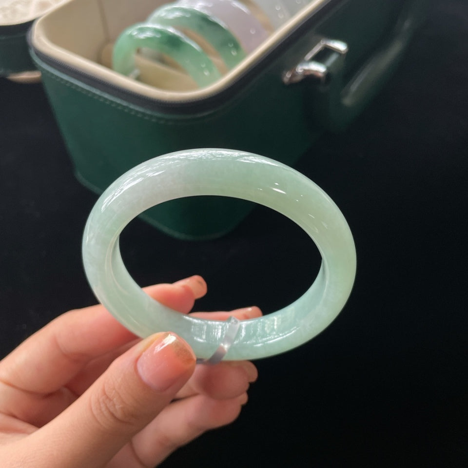 糯冰淡晴底正圈翡翠手镯（55mm）（yc019438）