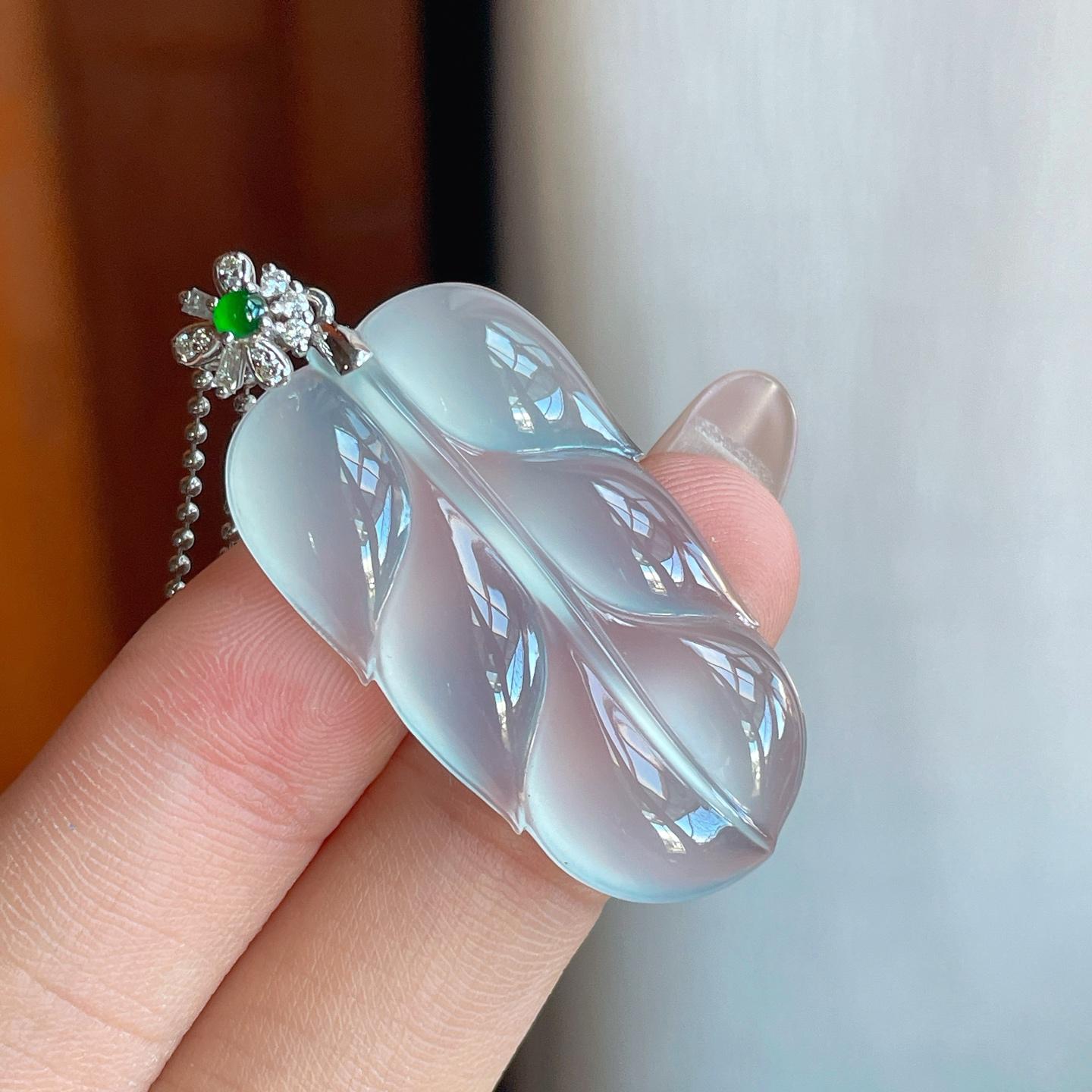 18k金扣冰玻种淡底色翡翠叶子（yc242780）