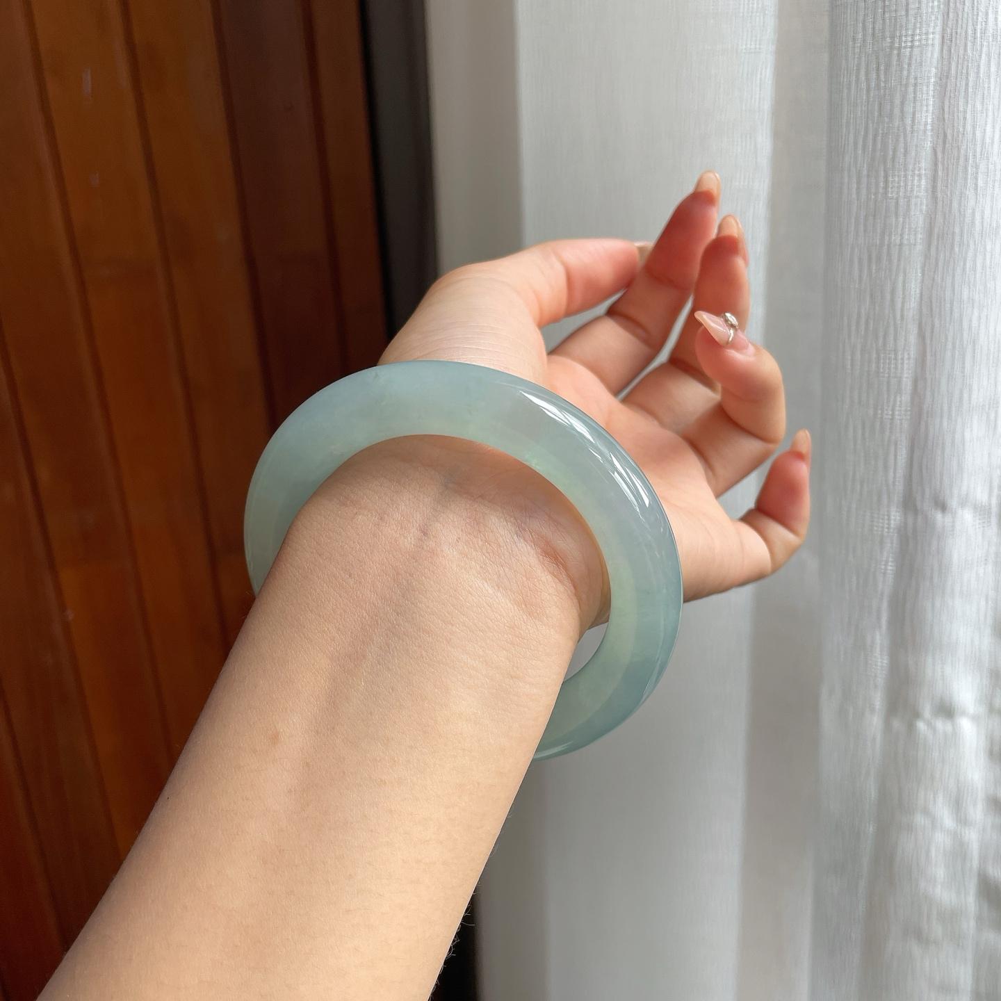 糯冰种晴底翡翠圆条手镯（57mm）（yc200133）