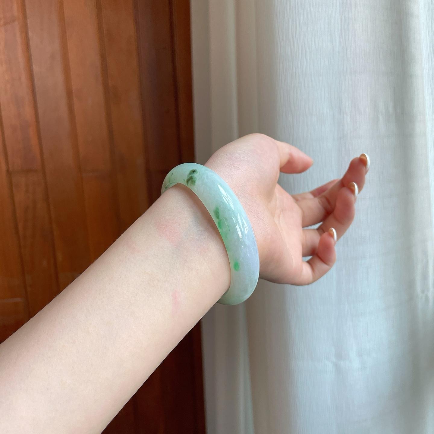 糯冰飘花翡翠贵妃镯（56mm)（yc374701）