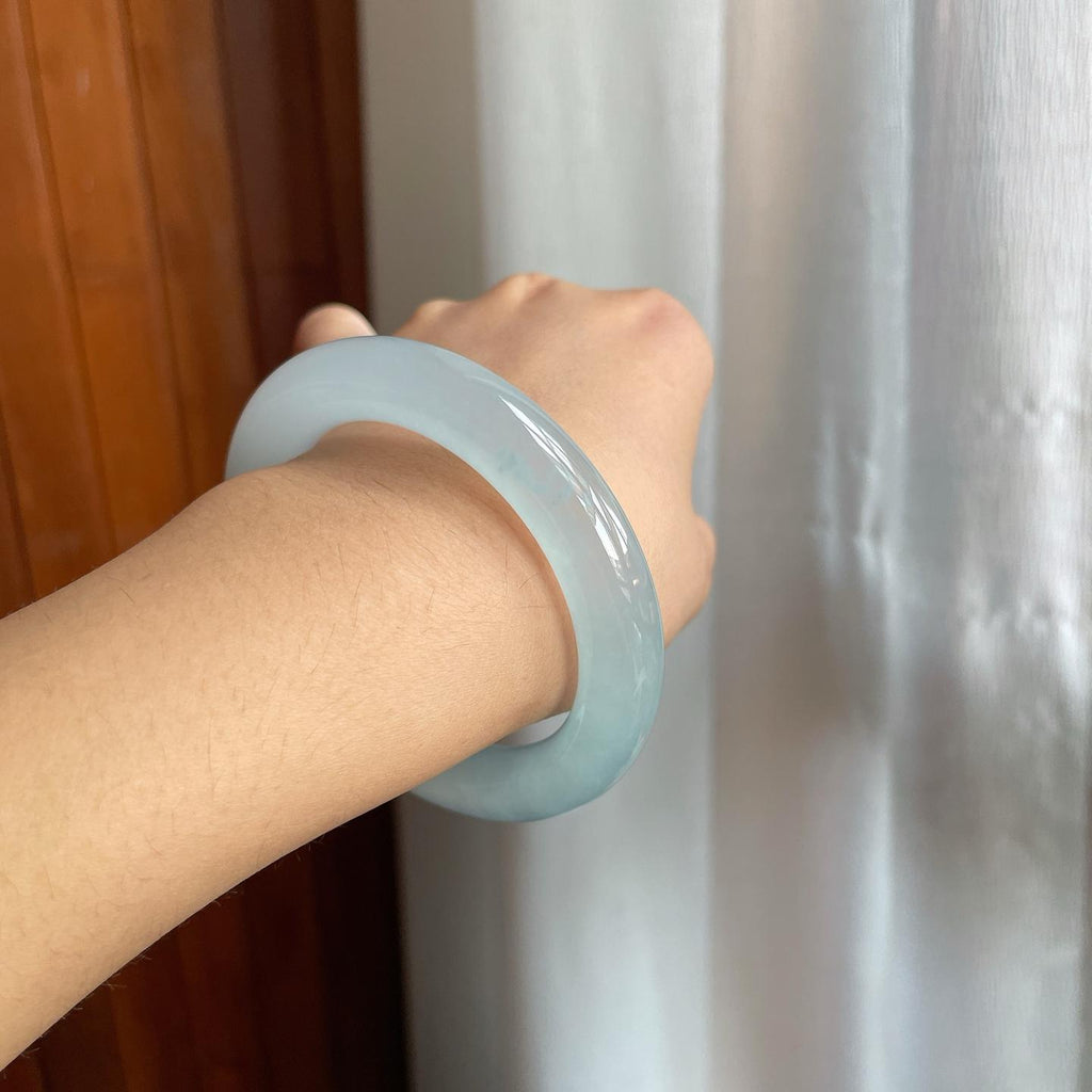 高冰种带底色翡翠圆条手镯（53mm）（yc204365）