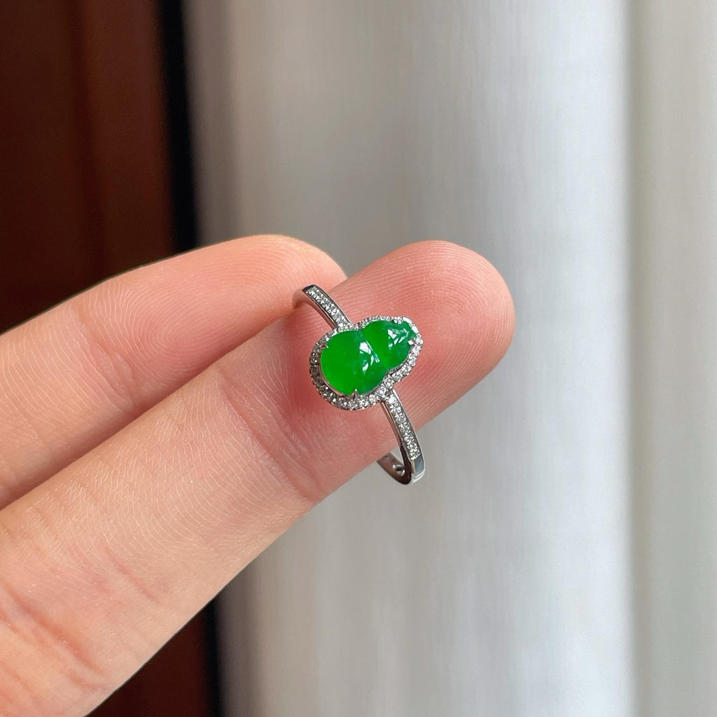 18k金镶糯冰满绿翡翠葫芦戒指（yc251036）