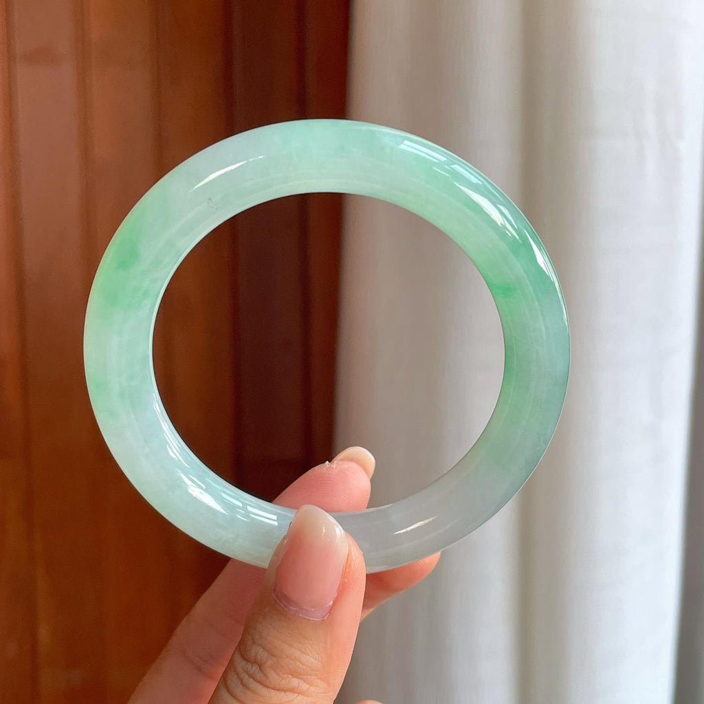 糯冰飘绿花翡翠圆条手镯（58.8mm）（yc408391）