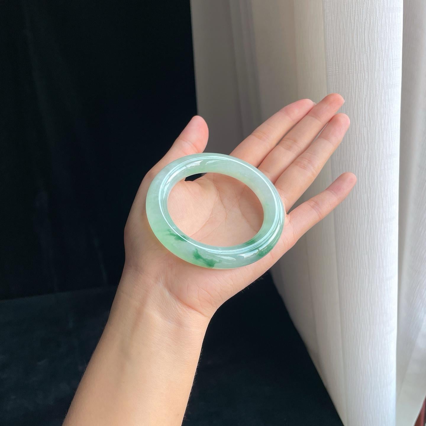 糯冰种晴底飘花翡翠圆条手镯（55.3mm）（yc380332）