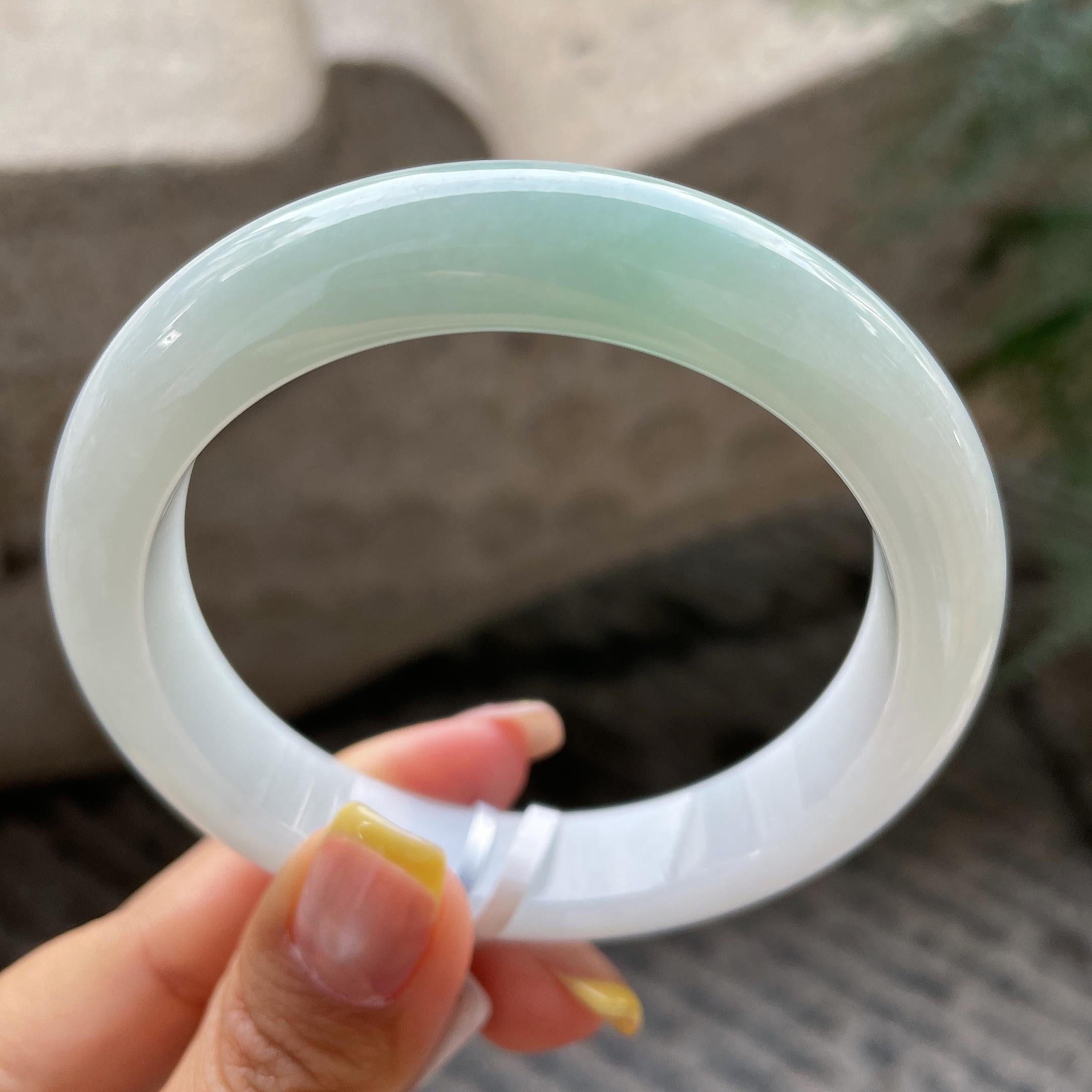 大圈口   细糯种淡晴底正圈平阿那种60.5圈    天然缅甸A货翡翠（yc366499）