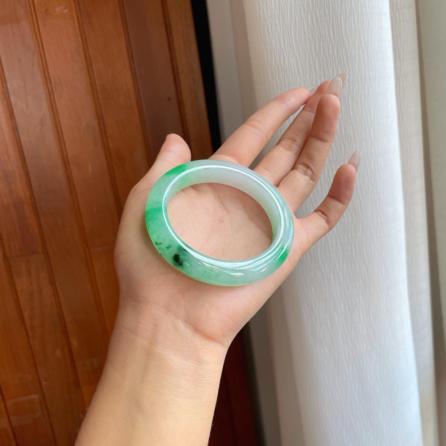 糯冰乌鸡花带色特色翡翠平安镯（54mm）（yc267502）