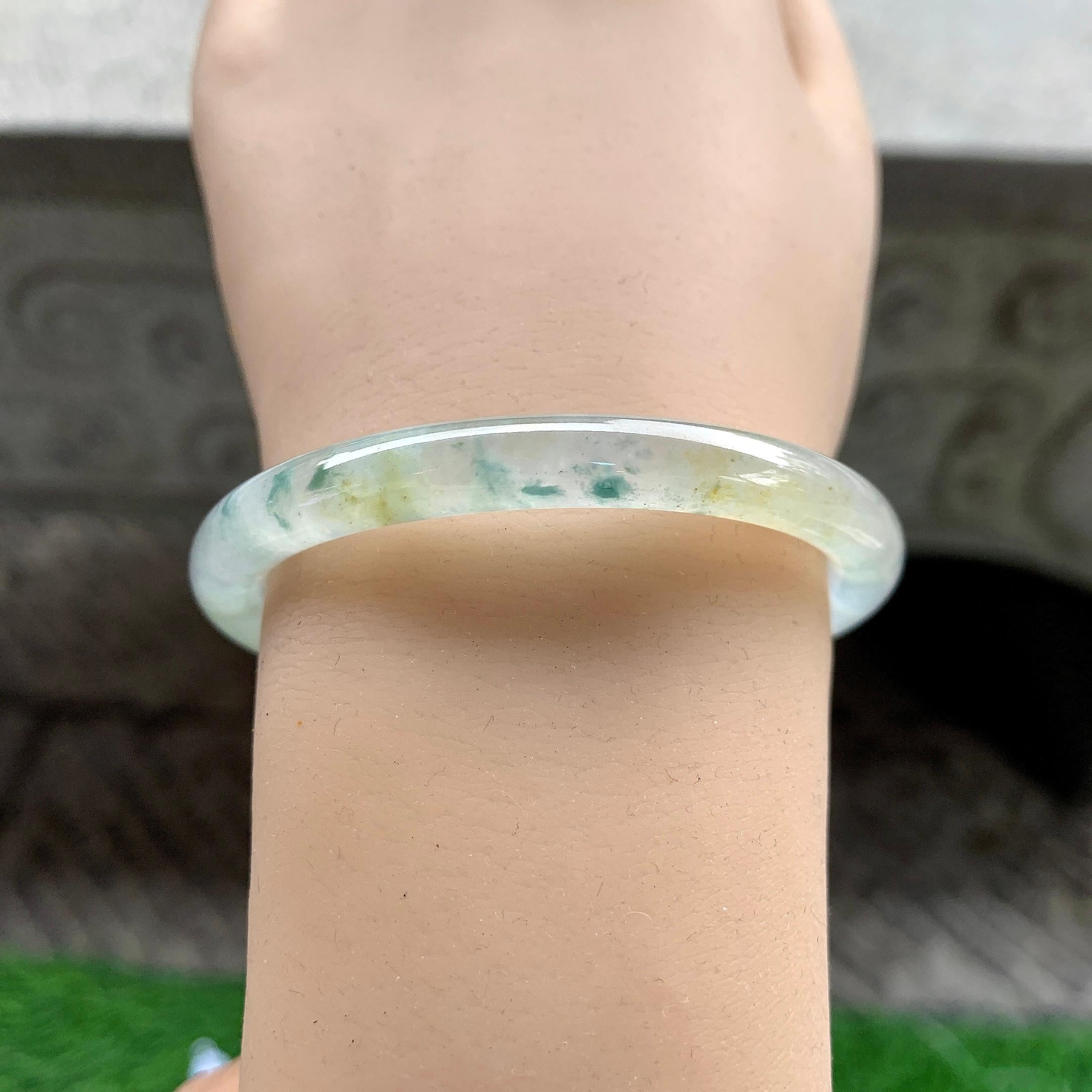 糯冰种黄翡飘花圆条贵妃手镯（51mm）（yc288710）