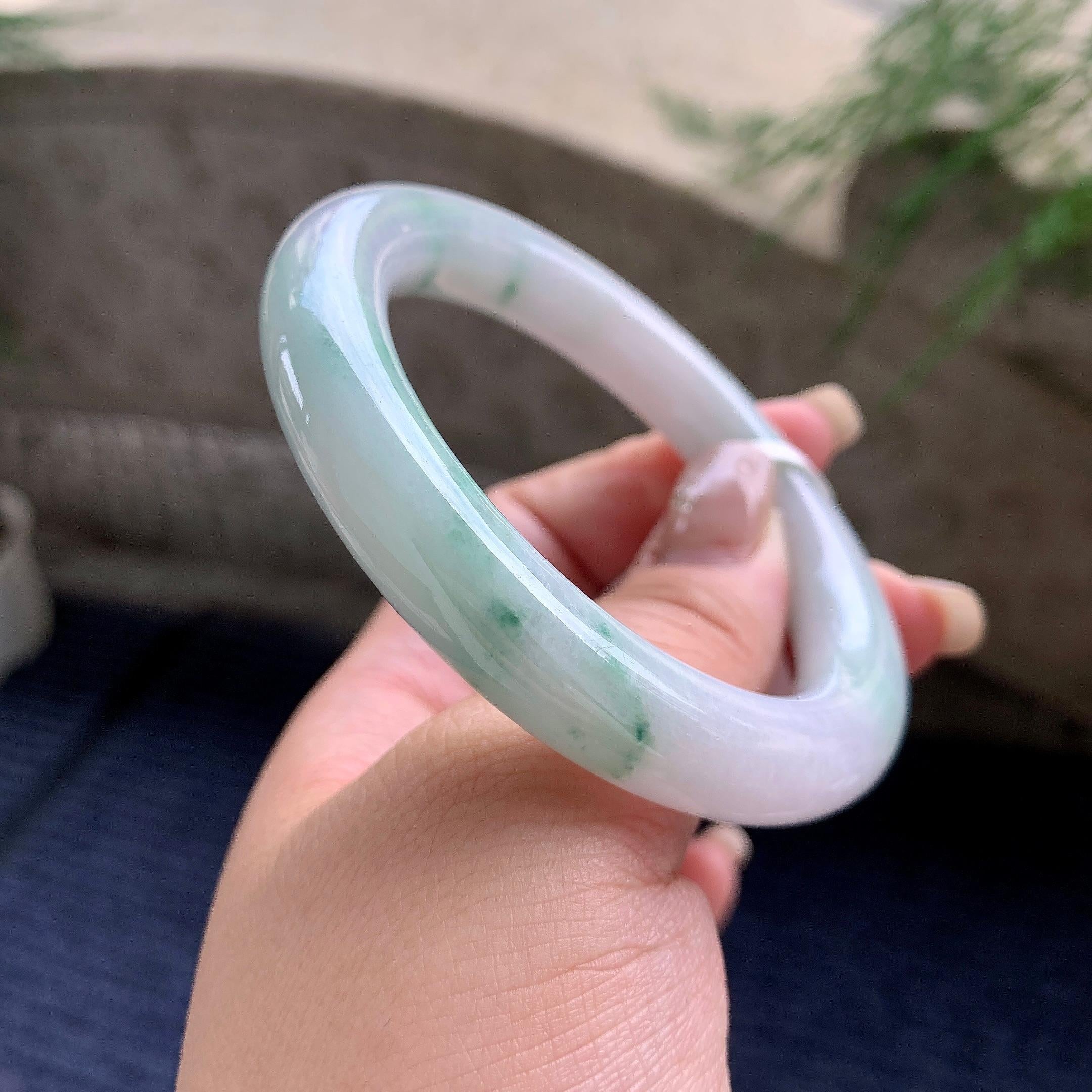 细糯种飘绿花圆条手镯 55.4圈口 天然缅甸A货翡翠（yc464098）