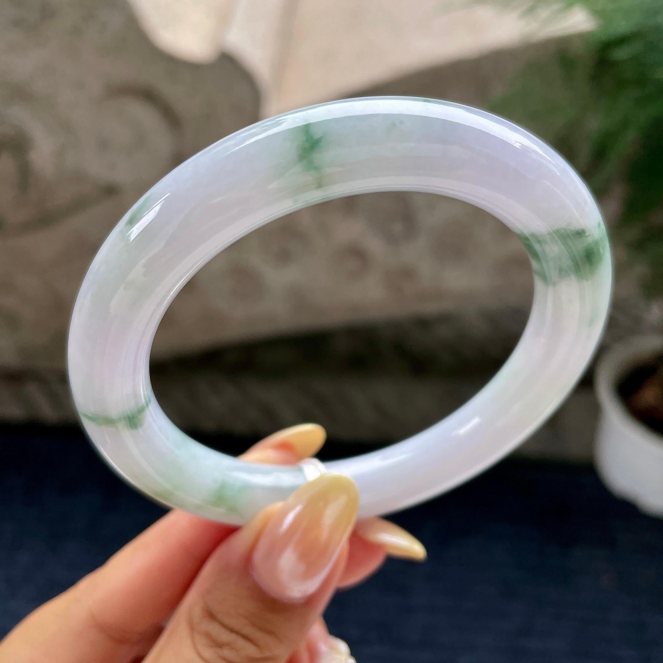 大圈口 细糯种淡紫底飘花圆条手镯58.5圈 天然缅甸A货翡翠（yc460680）