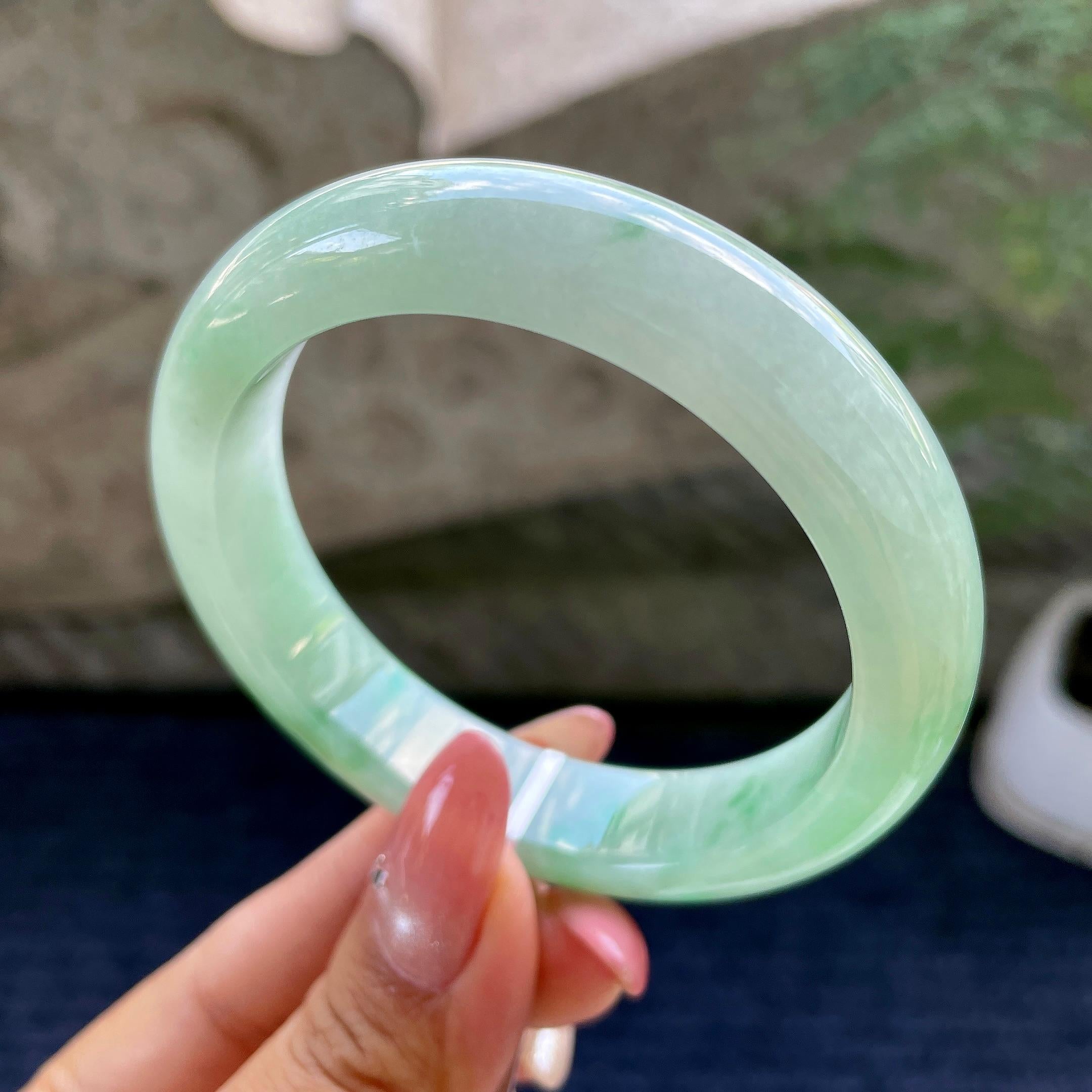 细糯种飘翠绿正圈平安镯56圈          天然缅甸A货翡翠（yc433710）