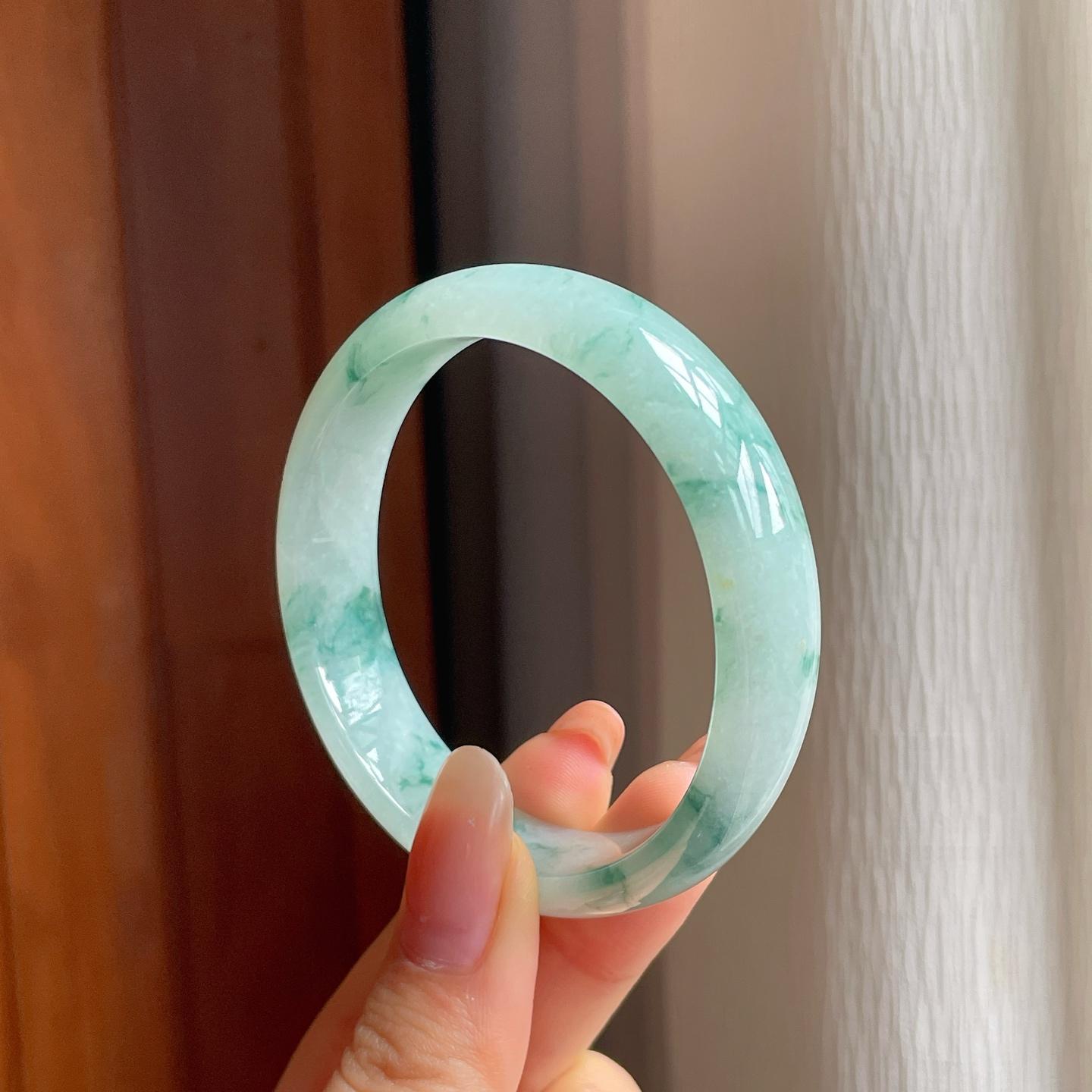 糯冰飘花翡翠贵妃镯（53.5mm）（yc358332）