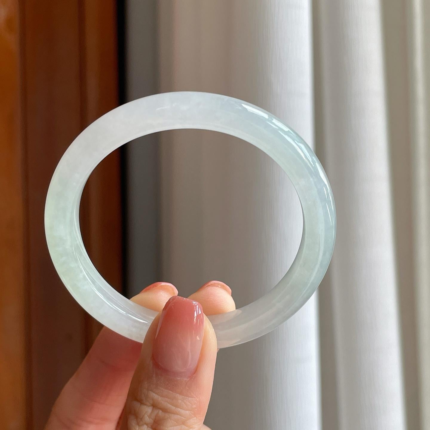 糯冰带晴底翡翠贵妃镯（51mm）（yc310312）