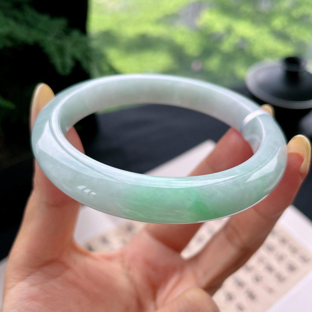 大圈口 细糯种飘绿正圈平安镯60.3圈 天然缅甸A货翡翠（yc473054）
