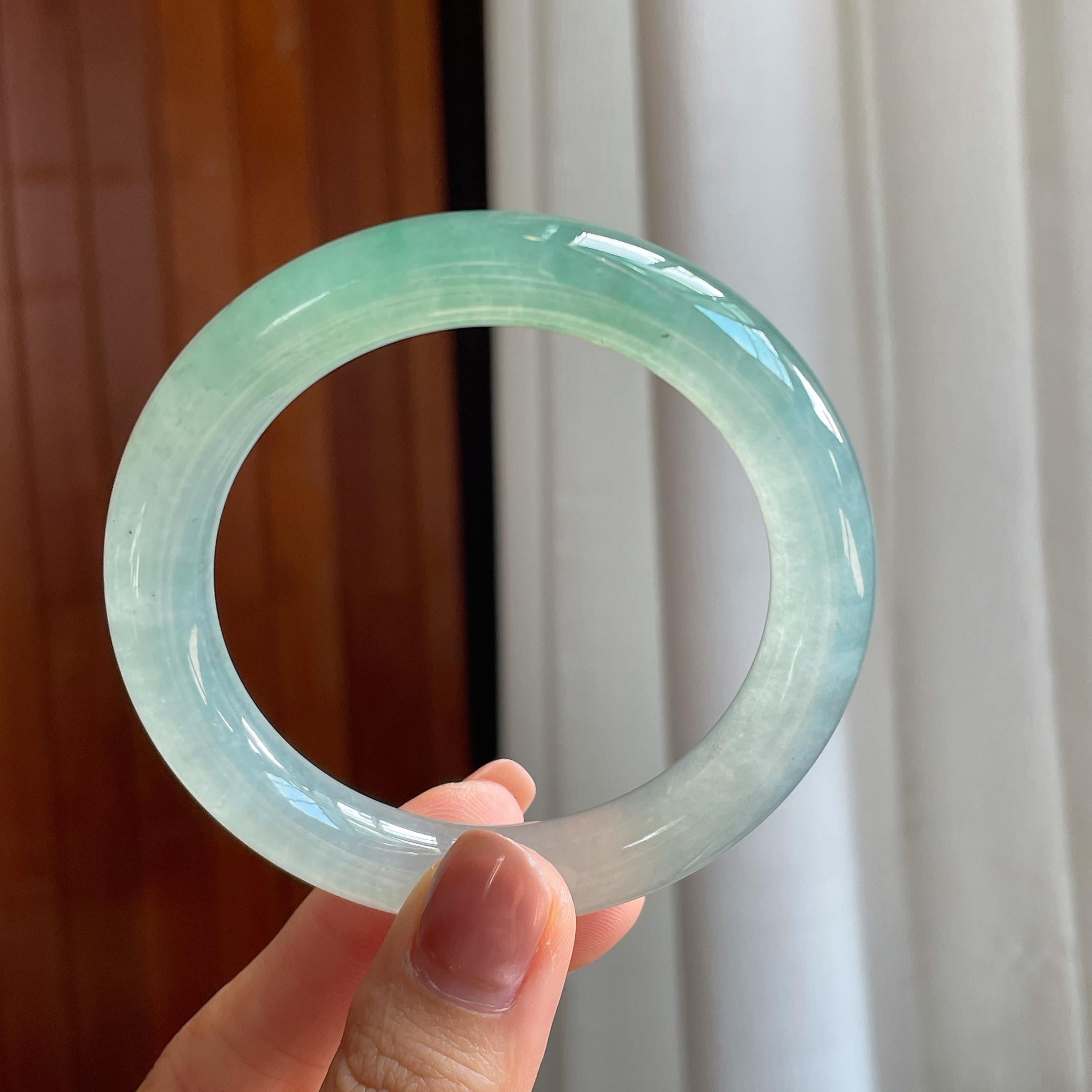 冰种晴绿底翡翠圆条手镯（54.2mm）（yc285981）