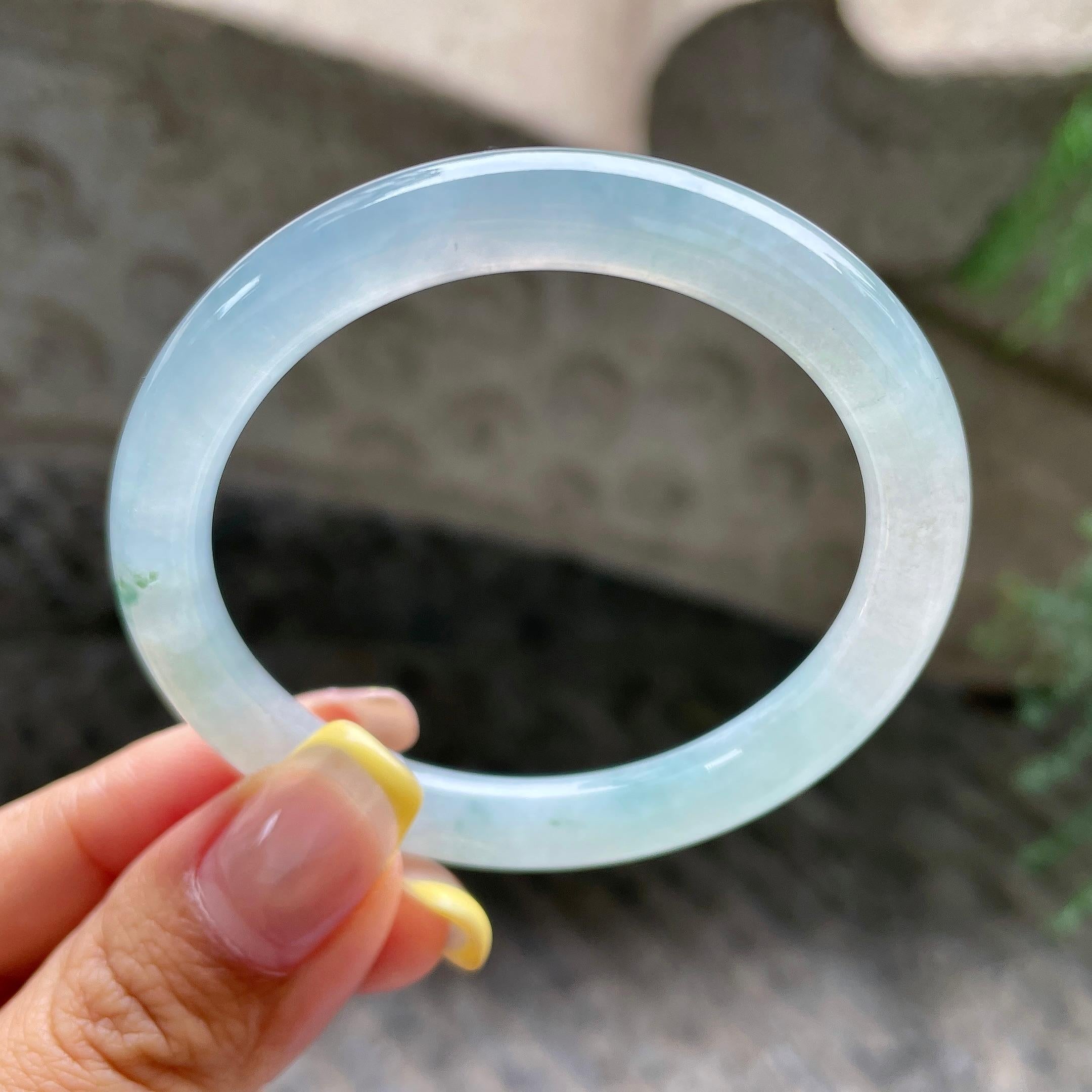 小圈口     糯冰种飘花贵妃手镯53.4圈         天然缅甸A货翡翠（yc392728）