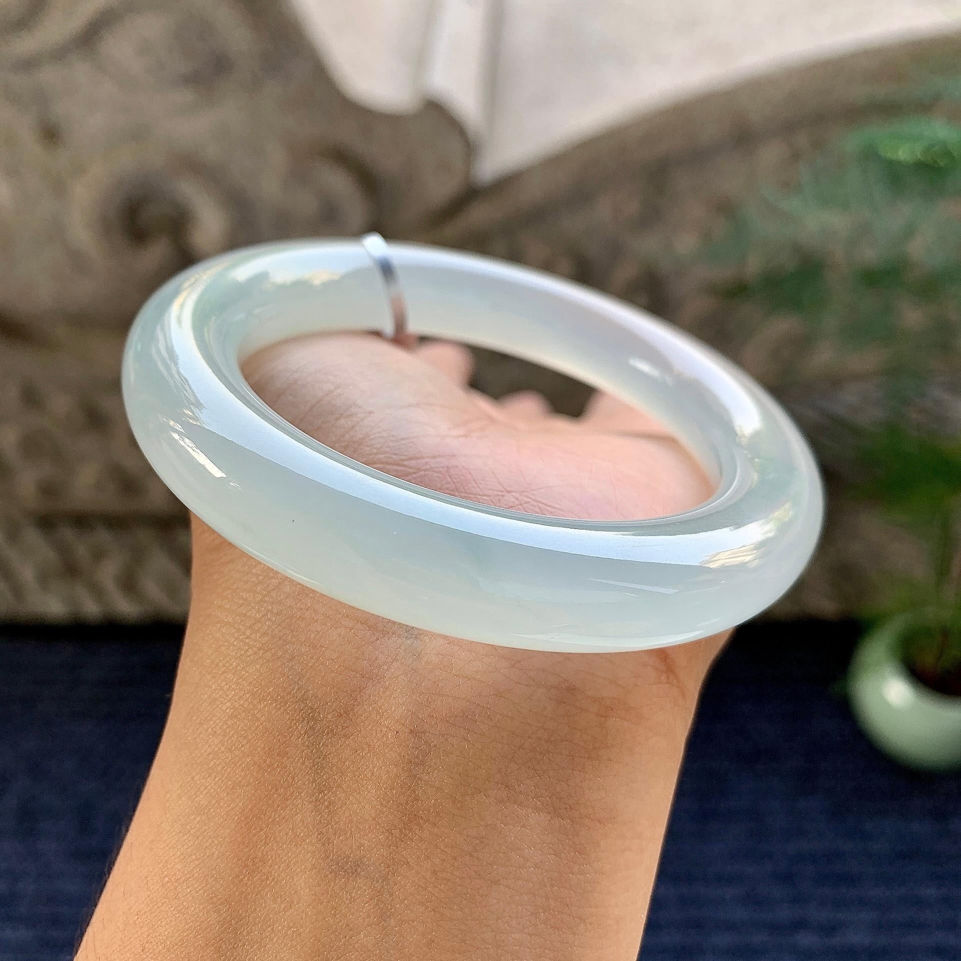 糯冰种带底色圆条手镯（55.4mm）（yc249379）