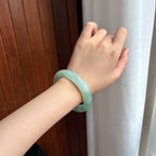Vòng tay bình an chính khuyên miệng rộng, loại hạt mịn bán sơn bán thủy, size 58, Ngọc phỉ thúy tự nhiên loại A Myanmar (yc450833)