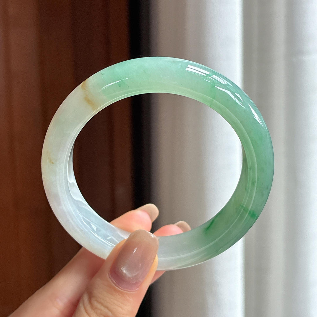 Vòng tay an bình bằng ngọc phỉ thúy Miến Điện tự nhiên loại A, đáy xanh trong, hoa bay, kích thước 55