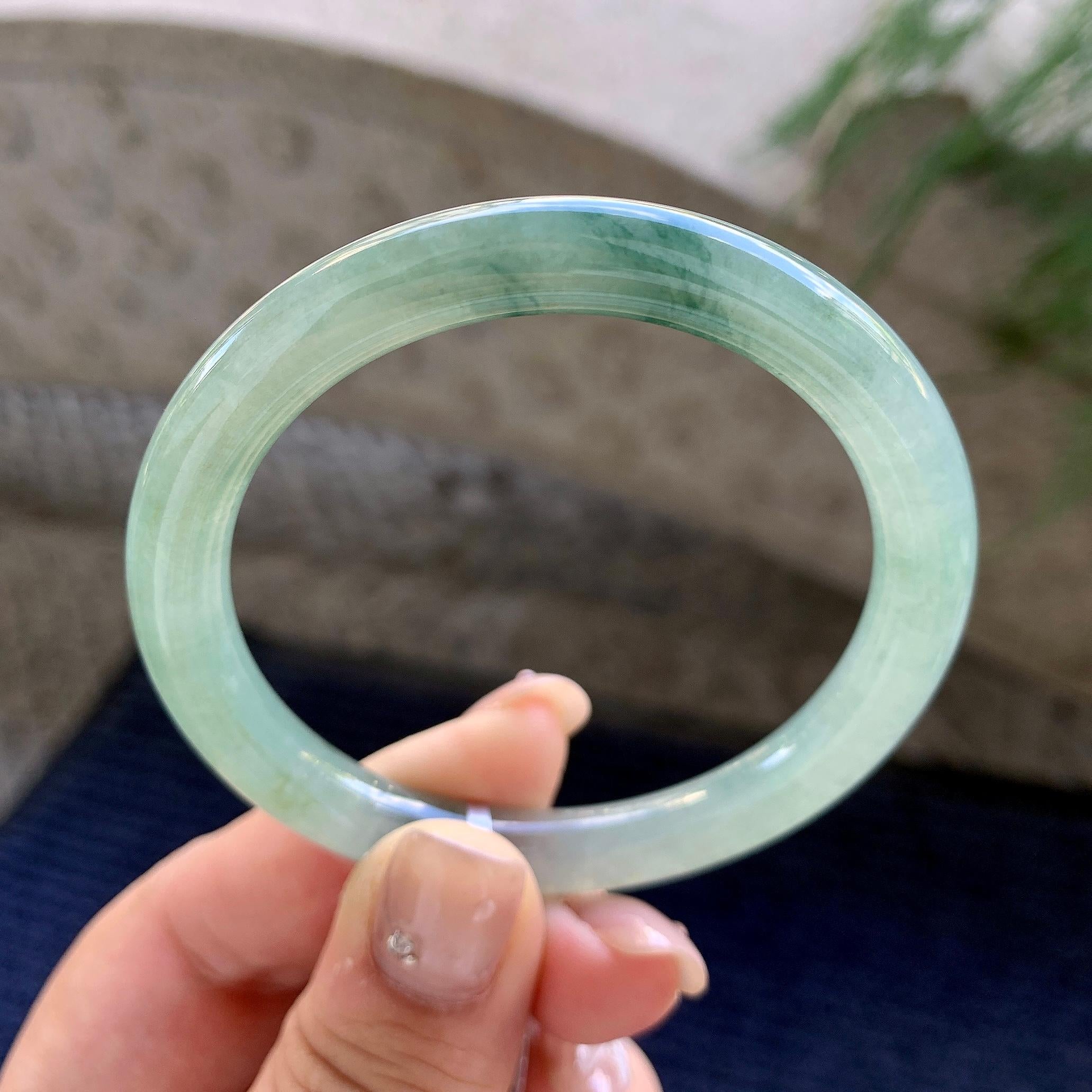 细糯种油青底飘花圆条手镯53.3圈口  天然缅甸A货翡翠（yc457008）