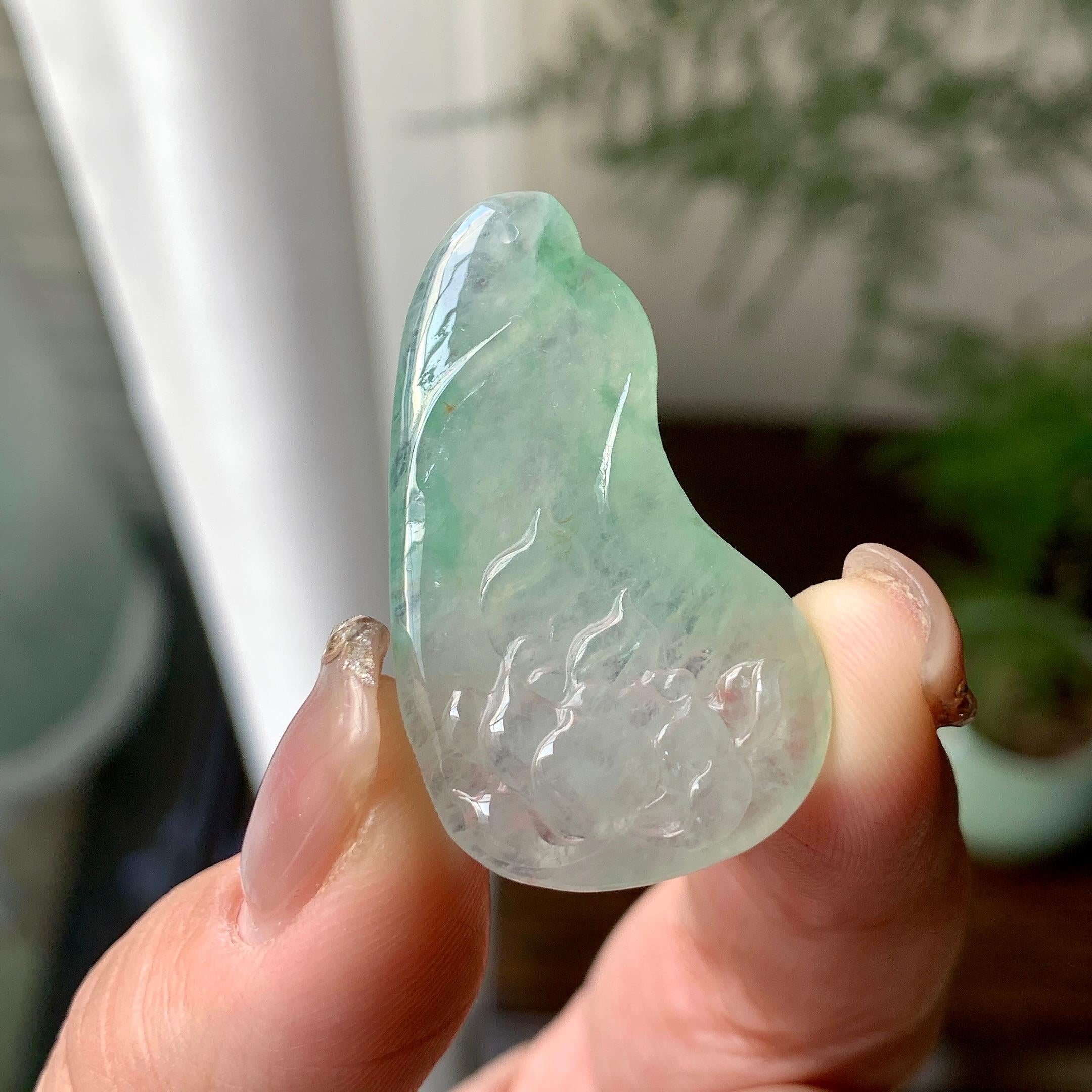糯冰种淡晴底荷花挂件（yc284456）