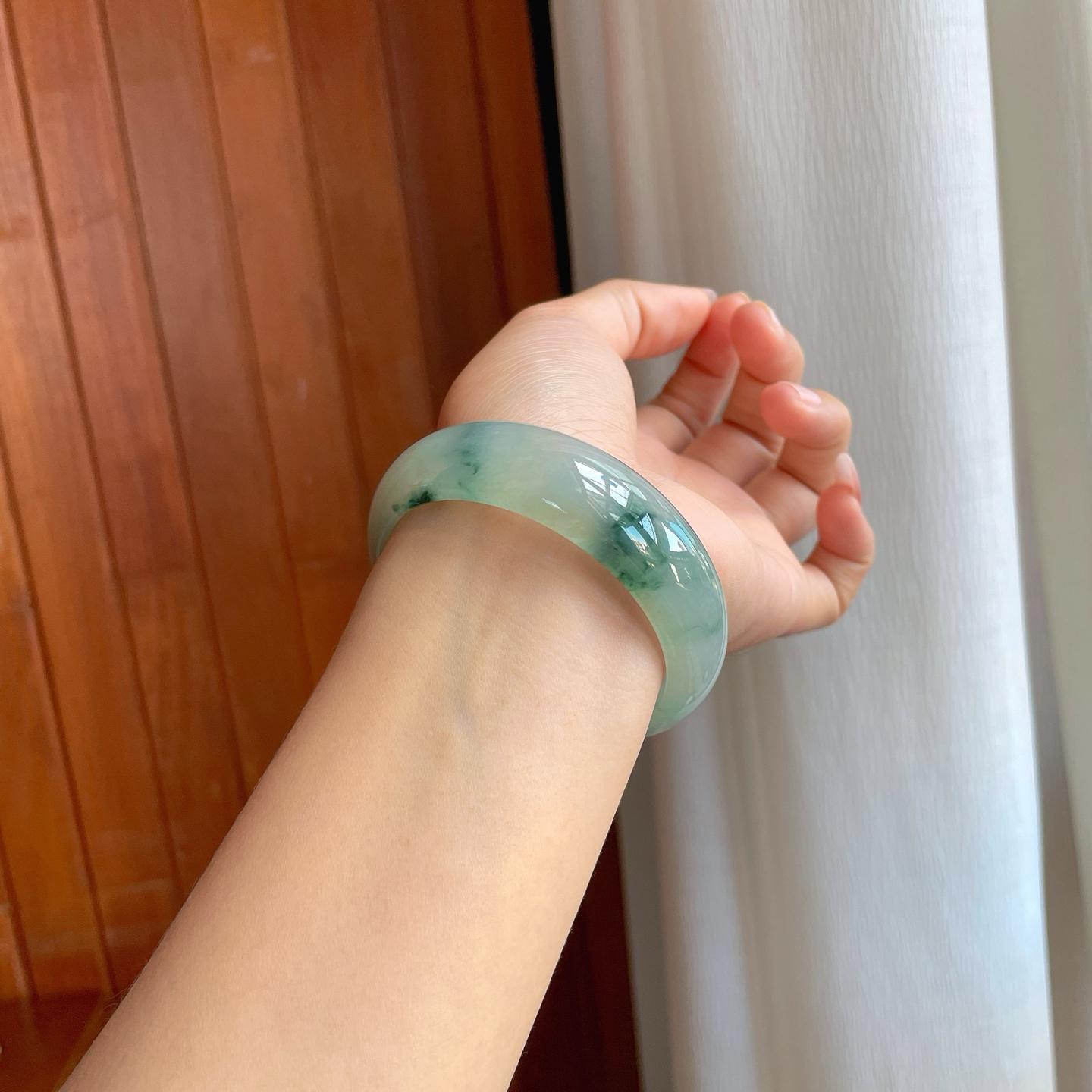 糯冰飘花宽版翡翠平安镯（57.6mm)（yc310964）