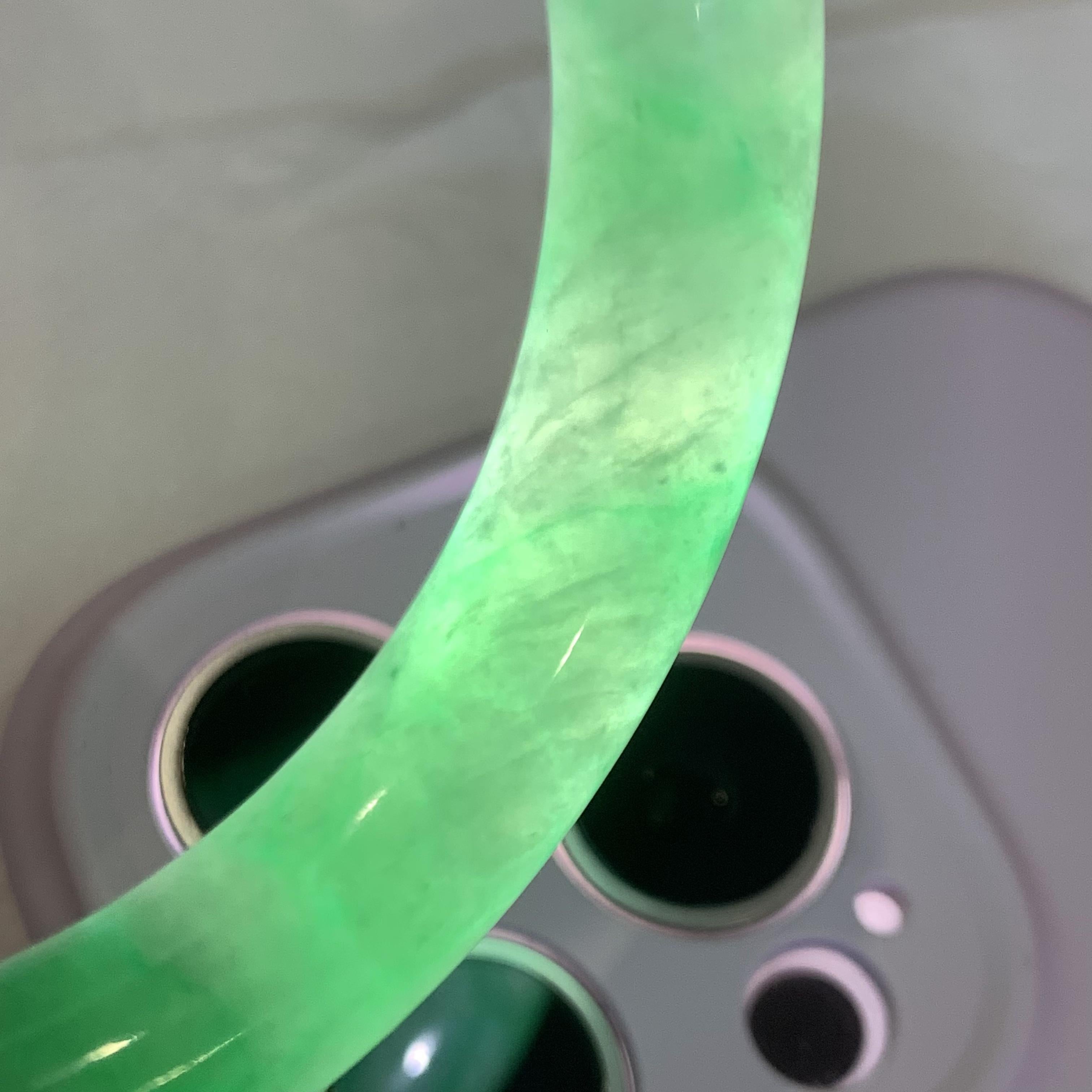 糯冰种翠绿圆条手镯（53mm）（yc290115）