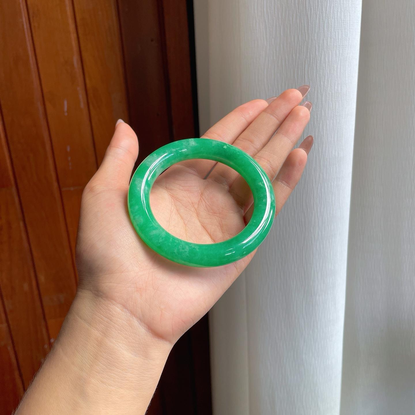 糯种满绿翡翠圆条手镯（56mm）（yc190531）
