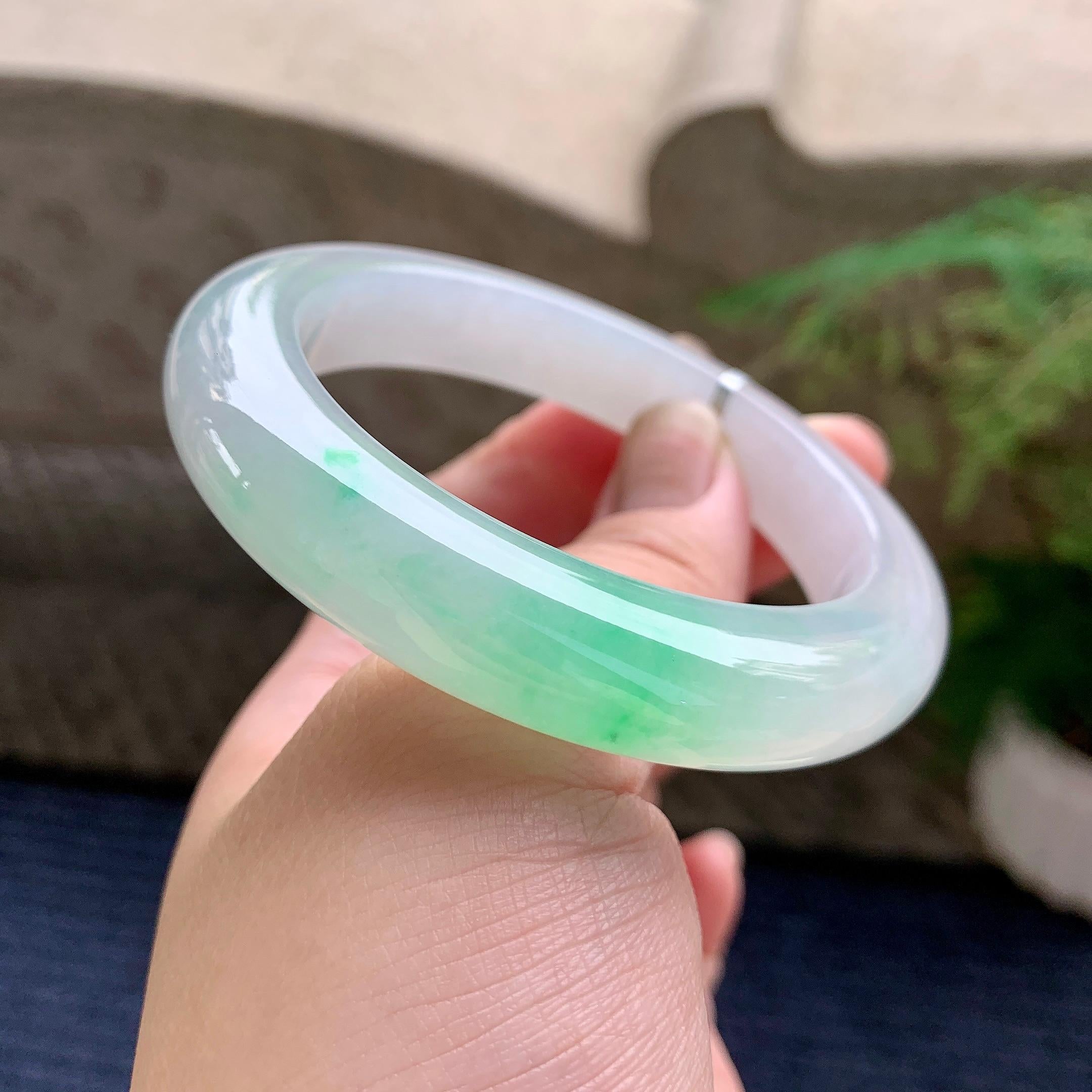 糯冰种飘绿平安镯（55.2mm）（yc233909）