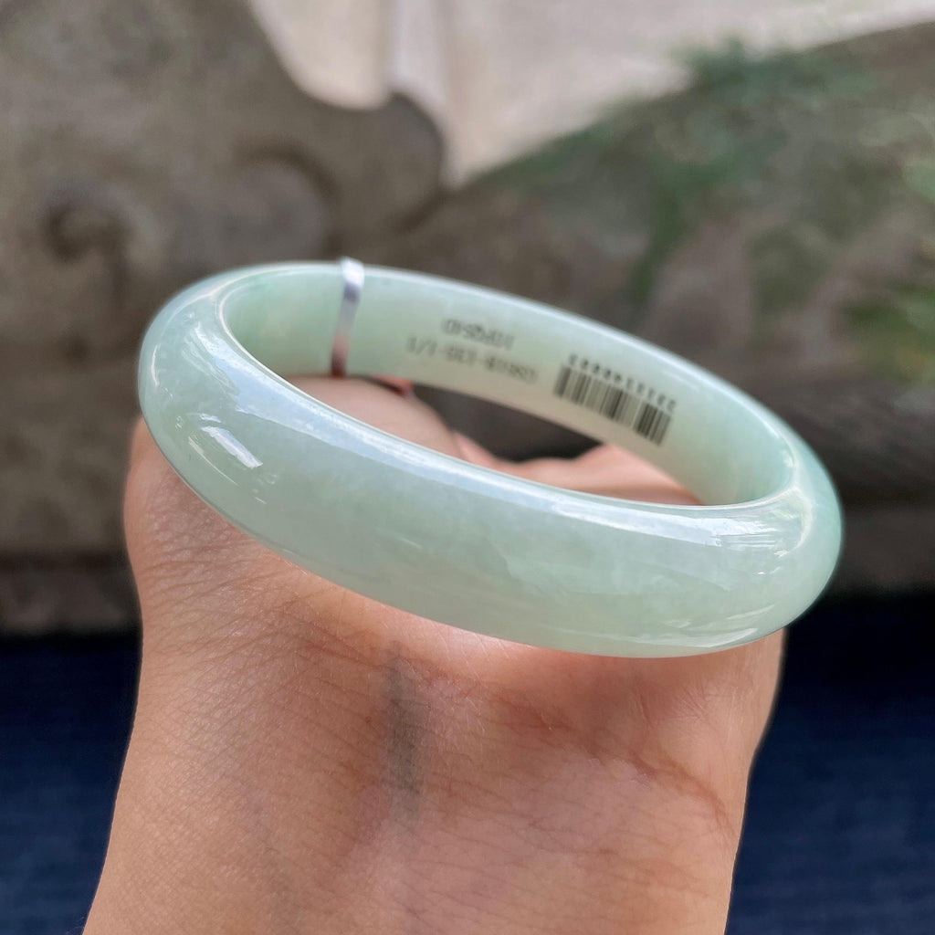细糯种晴底贵妃手镯55.1圈        天然缅甸A货翡翠（yc424770）