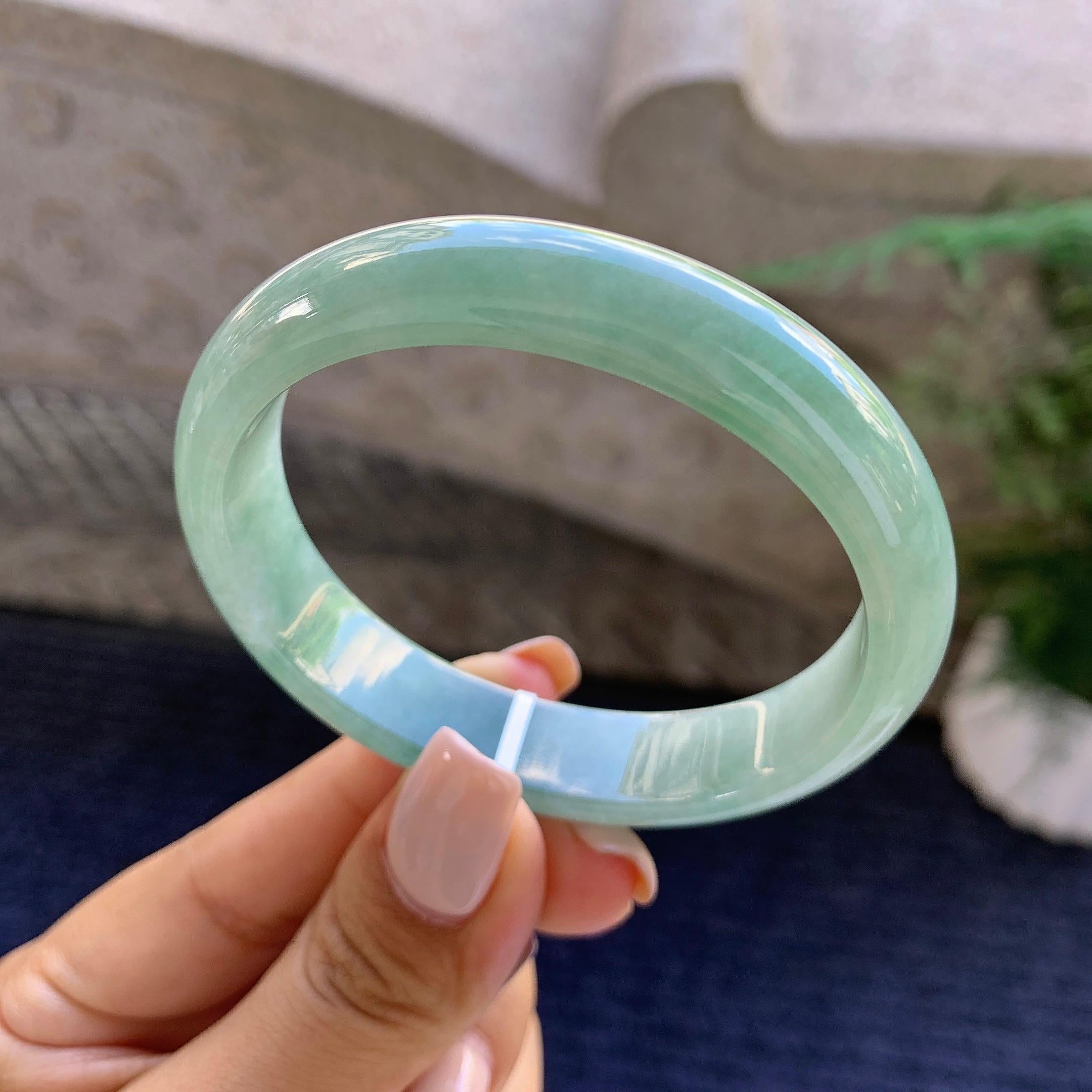 糯种晴底贵妃手镯（55.5mm）（yc223235）