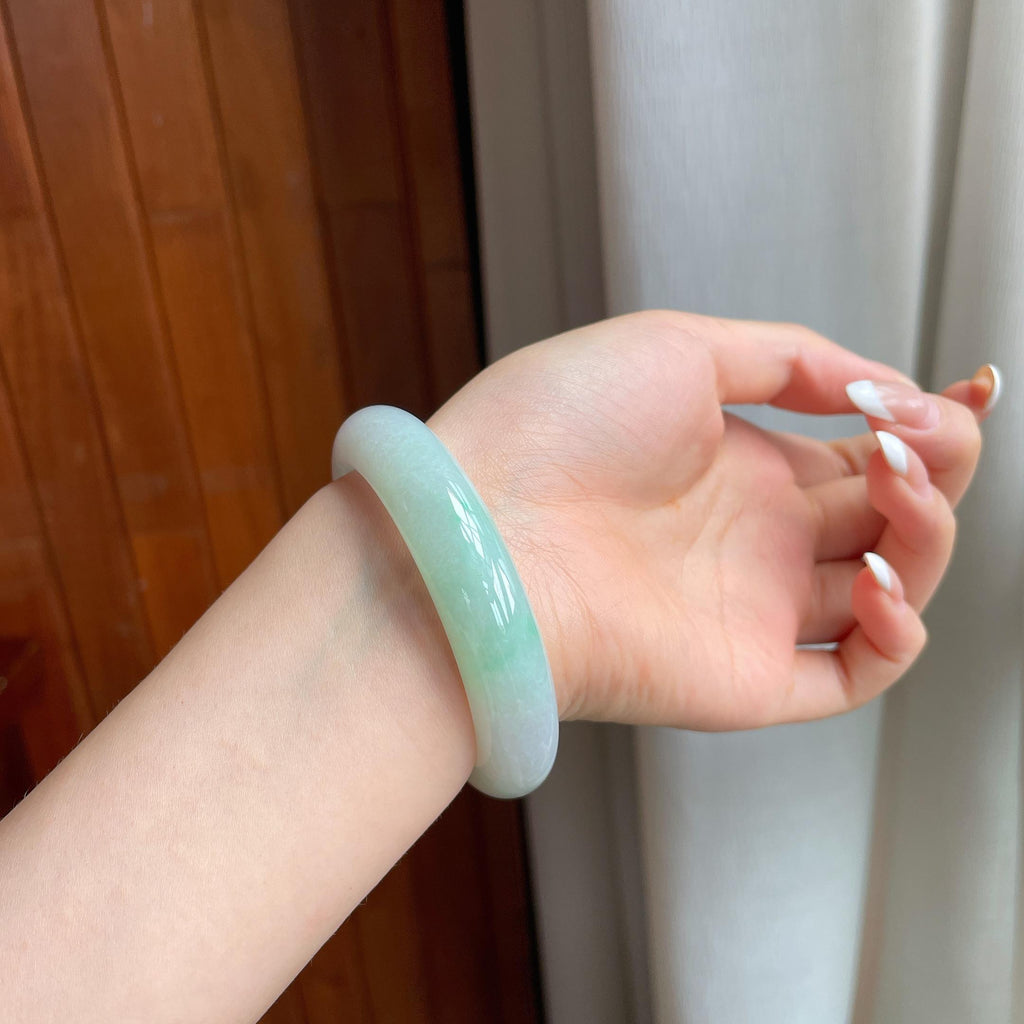 糯冰淡底色翡翠平安镯（53mm)（yc409906）