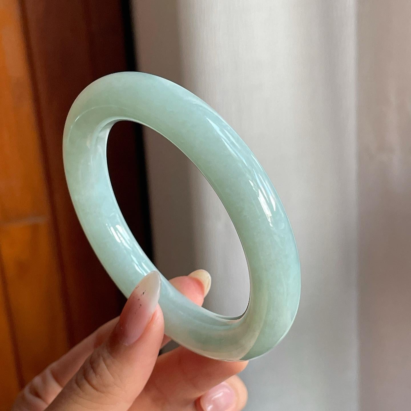 糯冰种晴底翡翠圆条手镯（55.7mm）（yc220879）