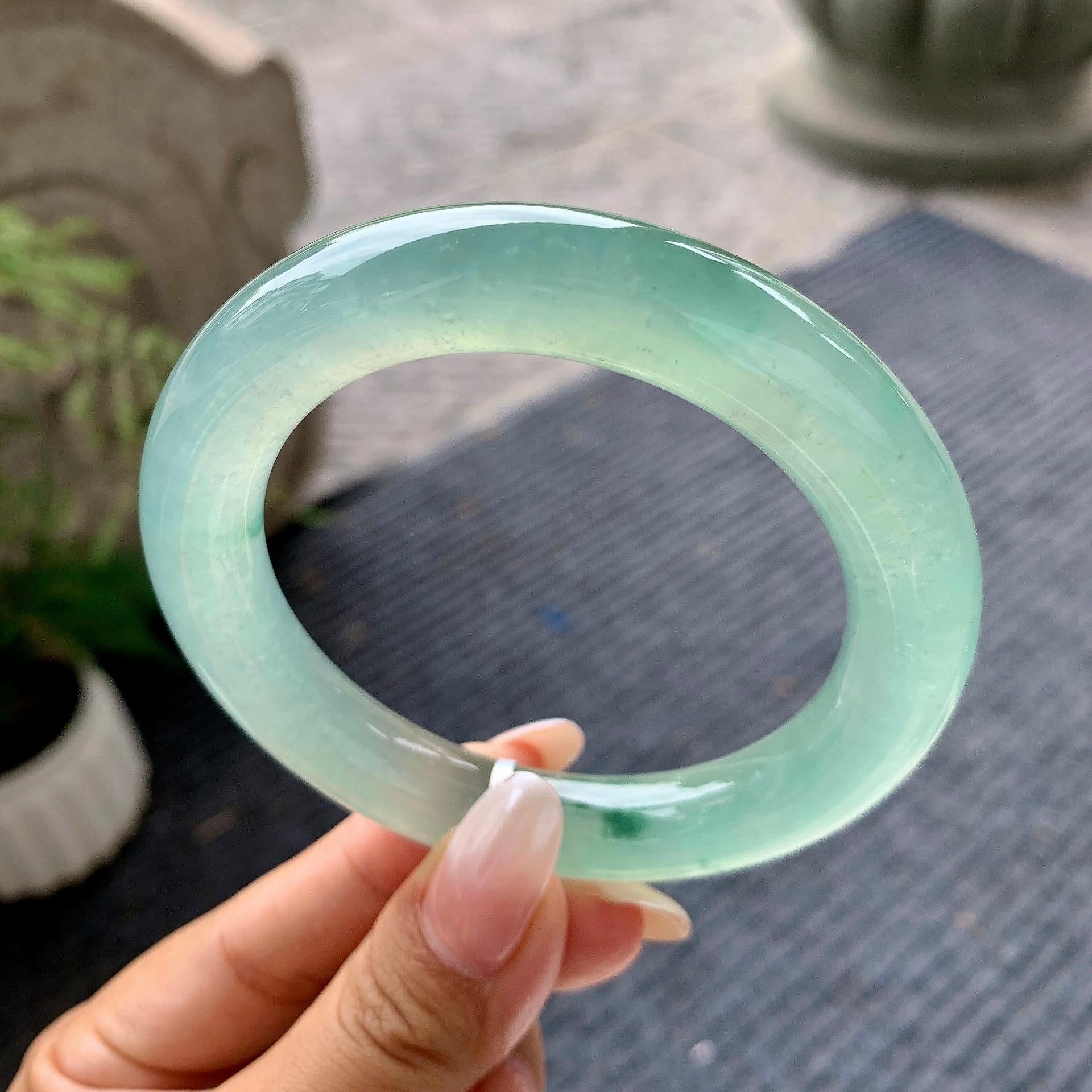 糯冰种晴水飘花圆条手镯（58.3mm）（yc196527）